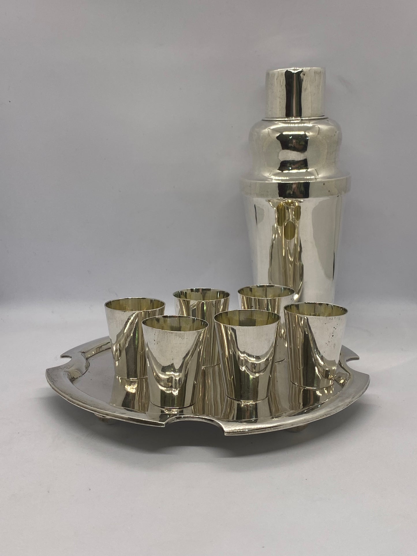 Juego de cóctel Luen Hing de plata china antigua con coctelera, 6 vasos de chupito y bandeja