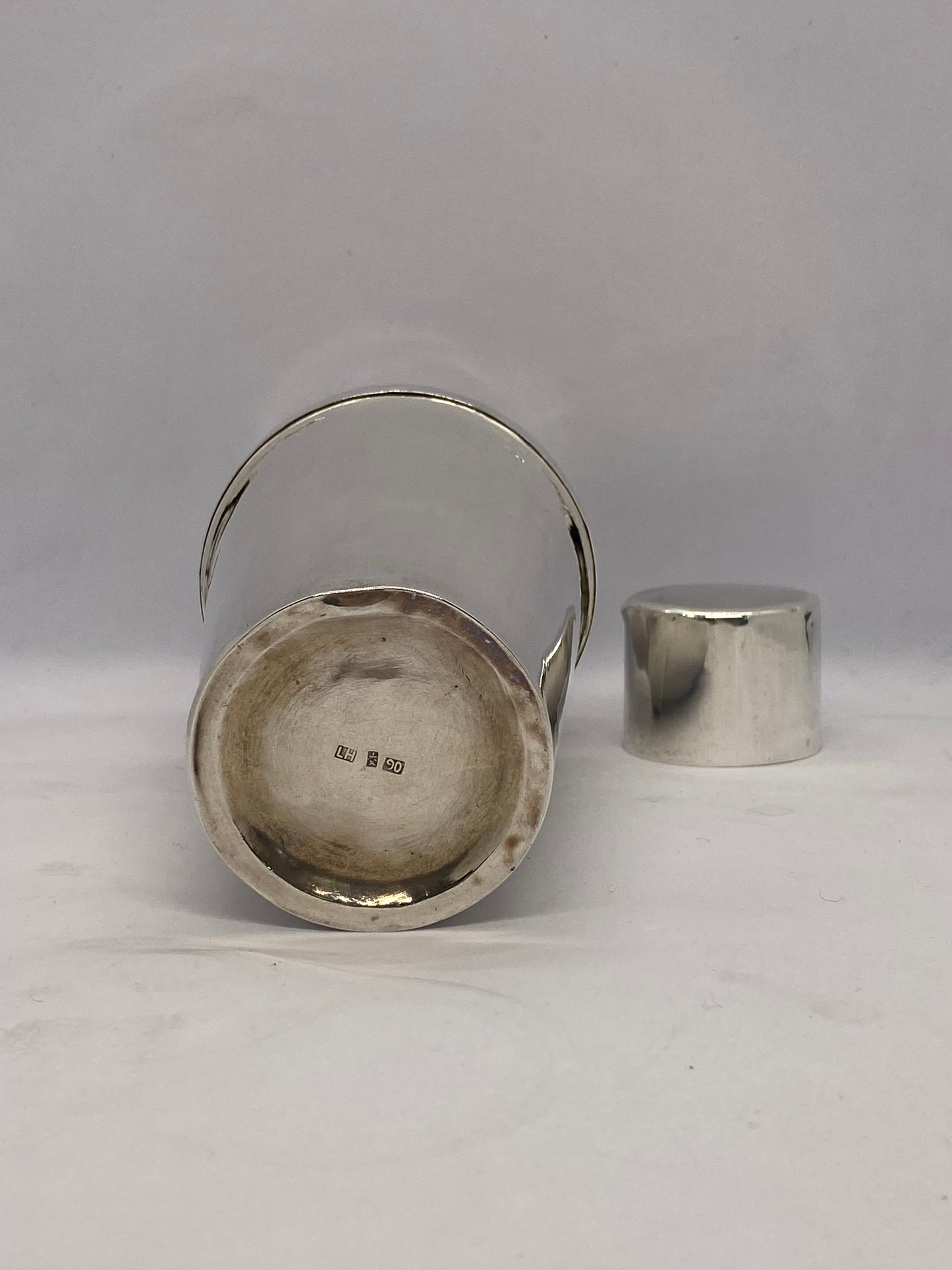 Juego de cóctel Luen Hing de plata china antigua con coctelera, 6 vasos de chupito y bandeja