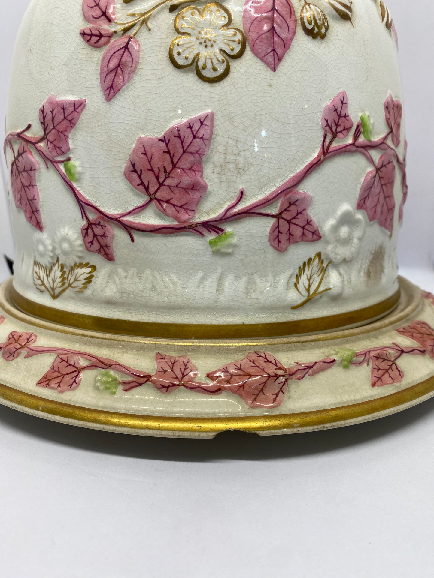 Preciosa cúpula de queso rosa y blanca del siglo XIX