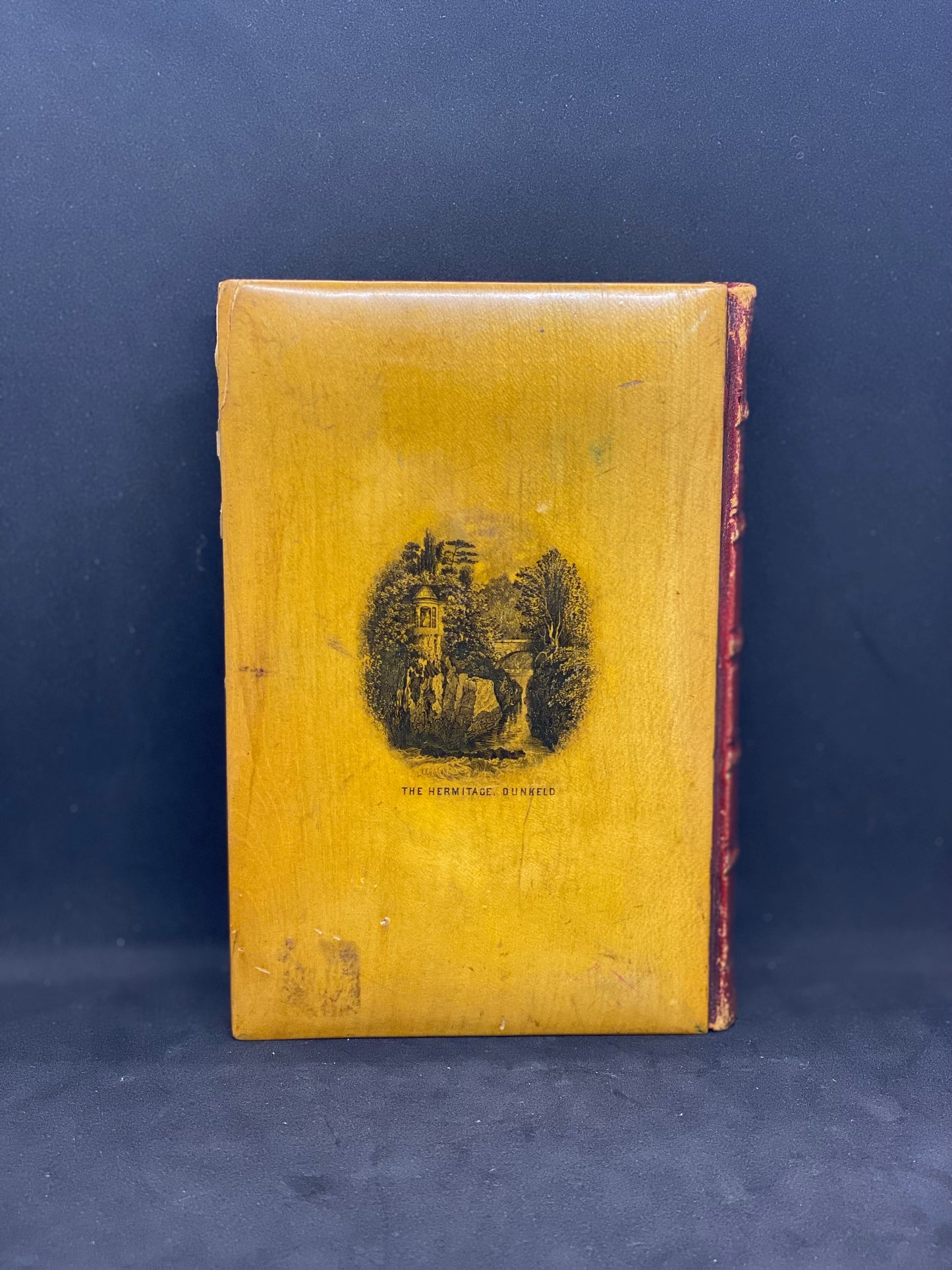 Recuerdo victoriano de las obras poéticas de Sir Walter Scott con cubiertas de cerámica de transferencia Mauchline