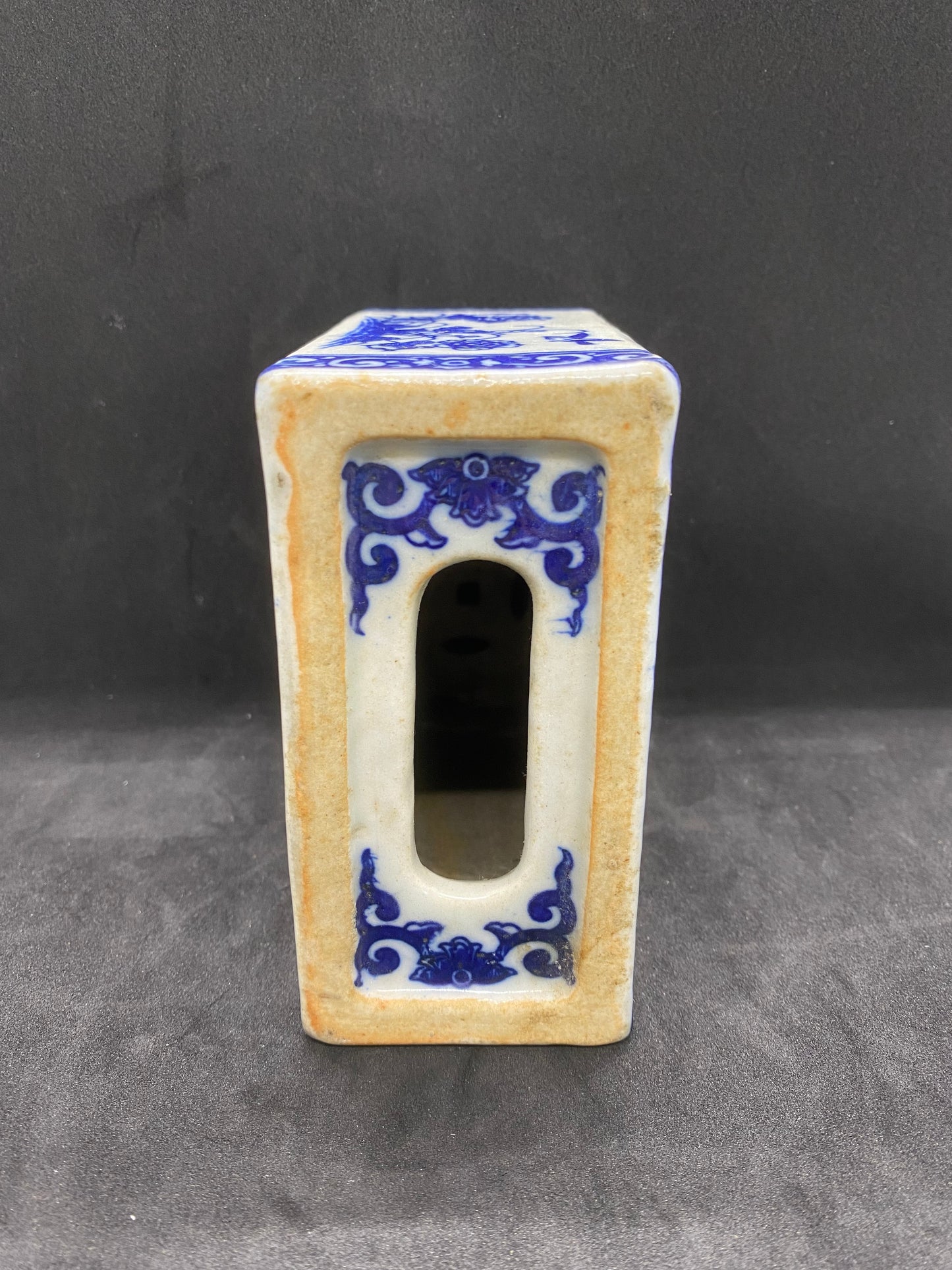 Almohada de opio del siglo XIX con perro foo pintado a mano y motivos botánicos