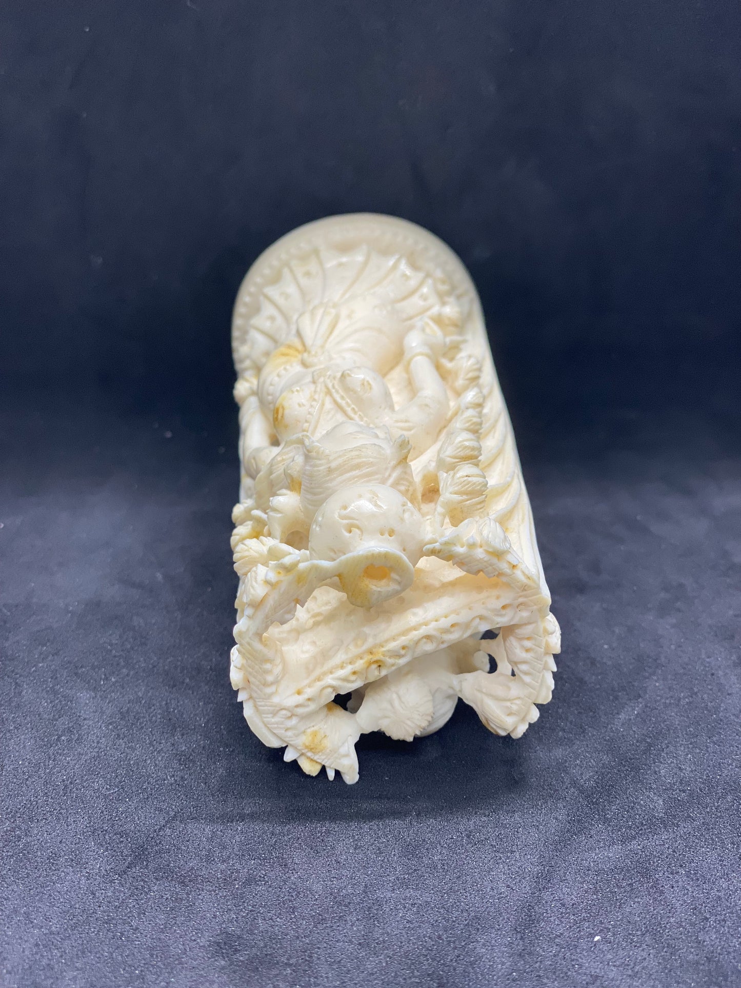 古董象牙雕刻的象牙寺庙舞者,可能是印度的