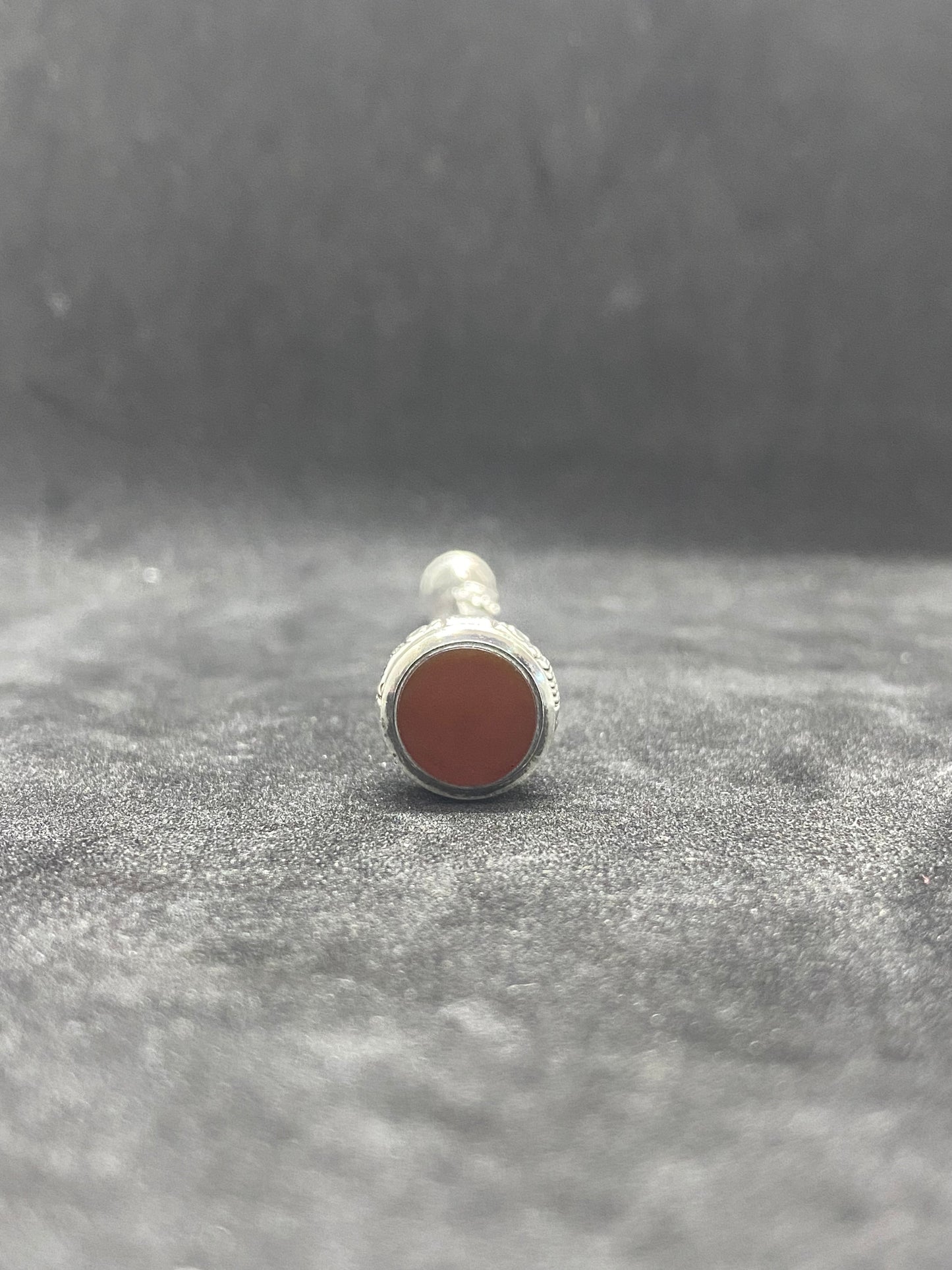 Pluma estilográfica y portaminas de plata esterlina de finales de la época victoriana con sello de cornalina en la parte superior