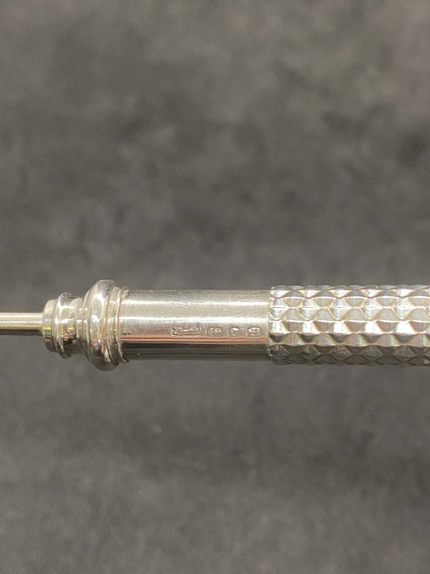 Lápiz propulsor de plata esterlina de finales de la época victoriana con asa Chatelaine, Birmingham, 1888.