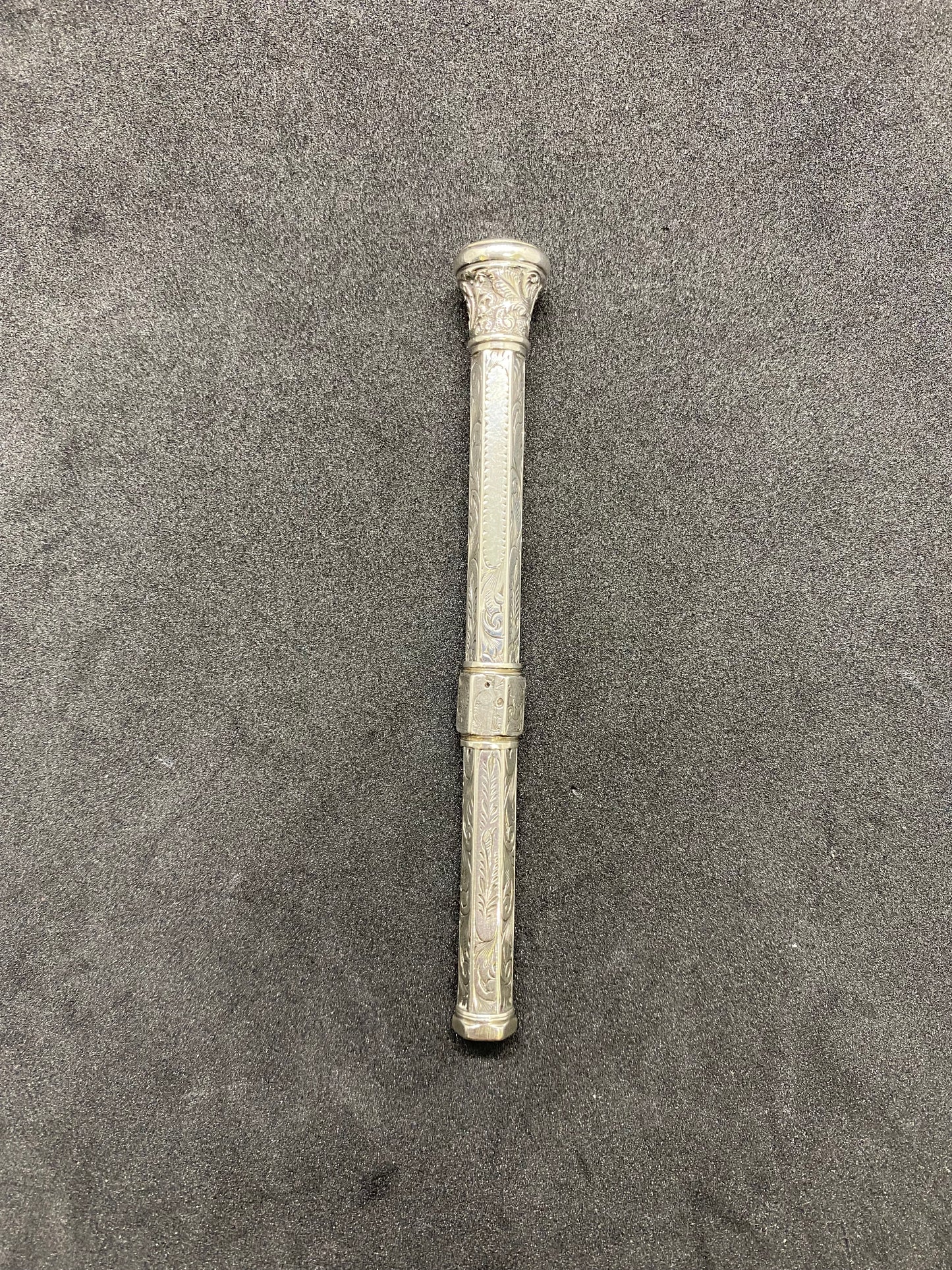 Lápiz propulsor de plata esterlina de finales de la época victoriana con tapa con sello de ágata