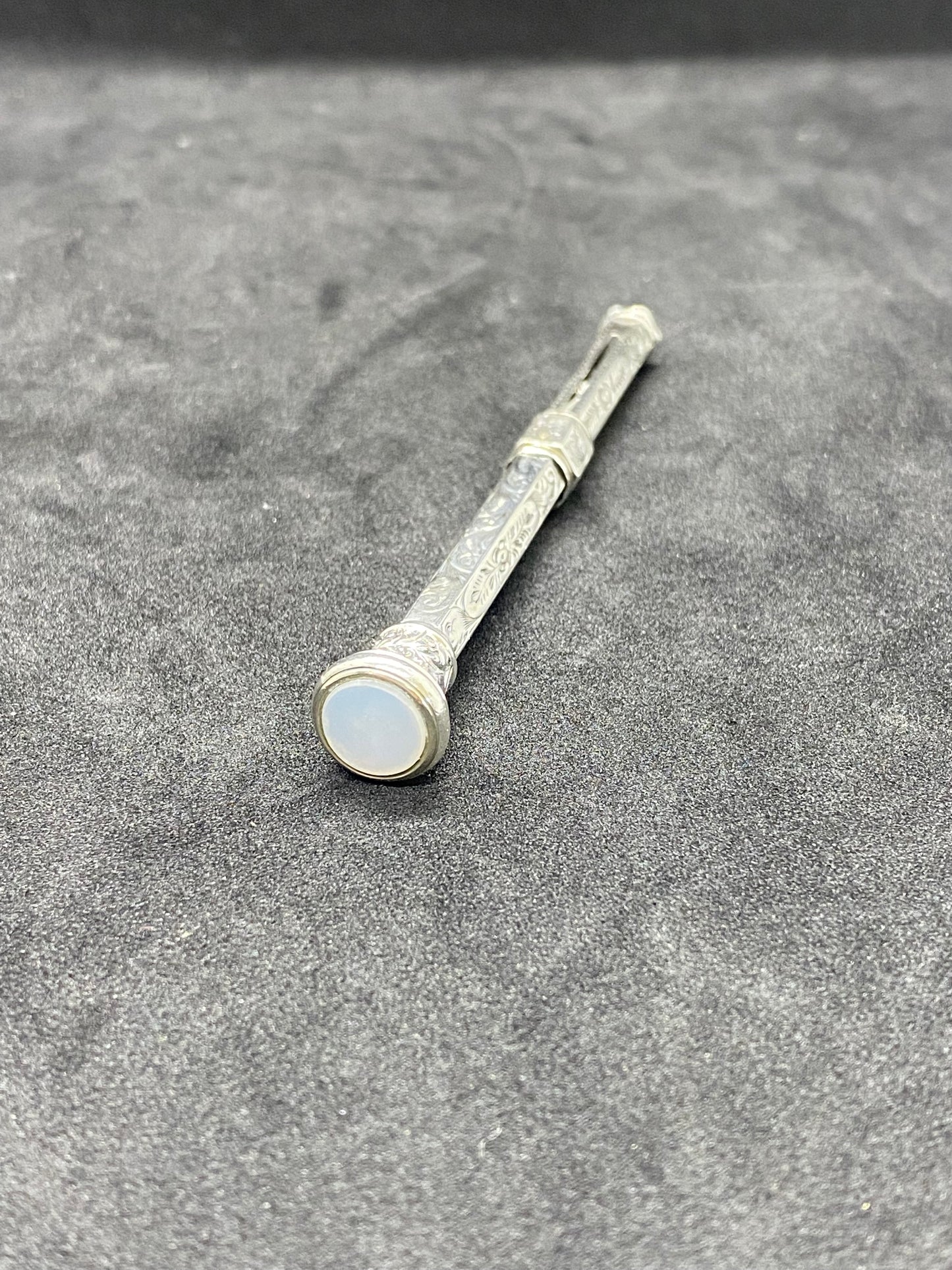 Lápiz propulsor de plata esterlina de finales de la época victoriana con tapa con sello de ágata