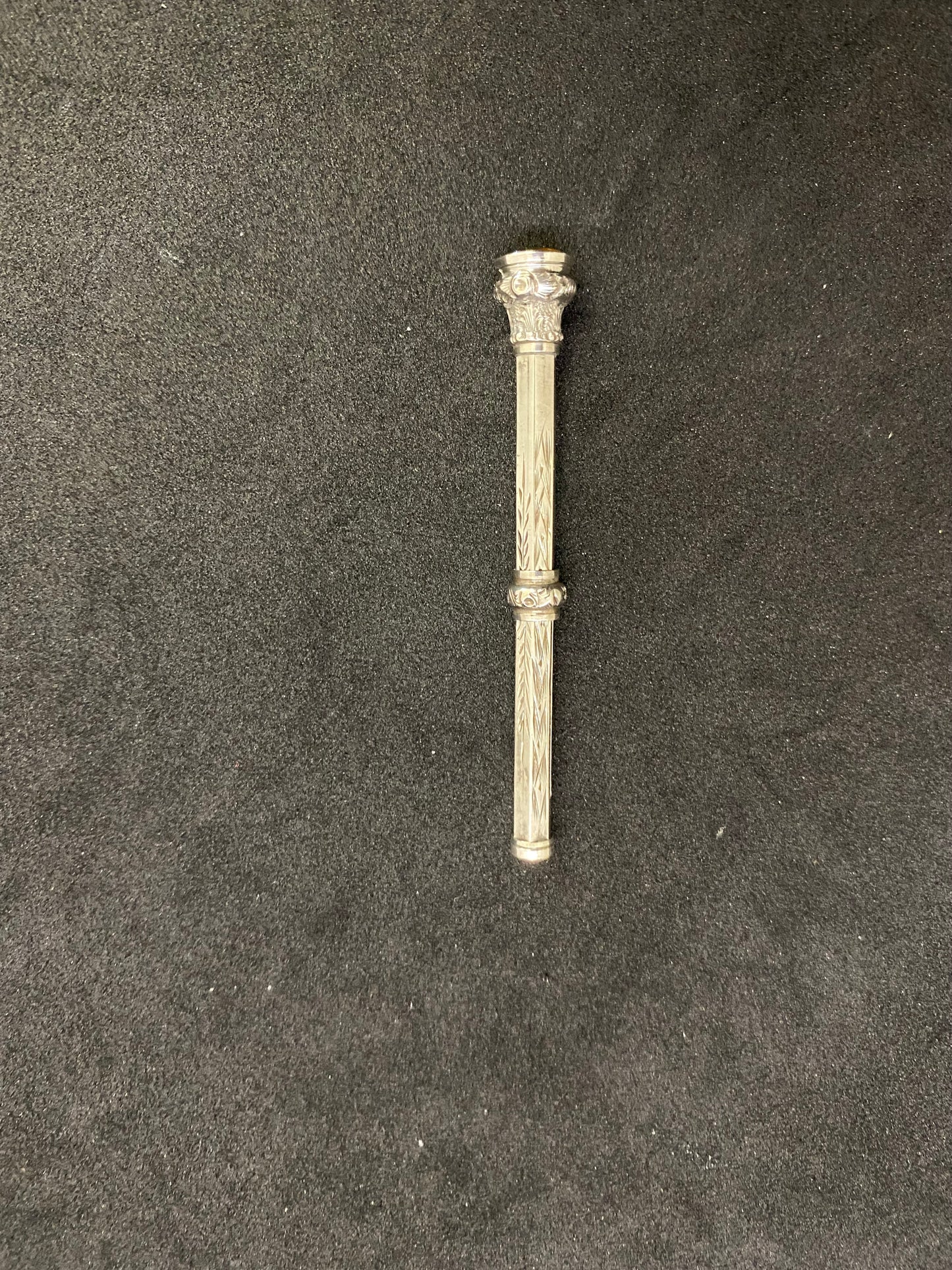 Lápiz propulsor en miniatura de plata victoriano de finales del siglo XIX con tapa de sello de citrino