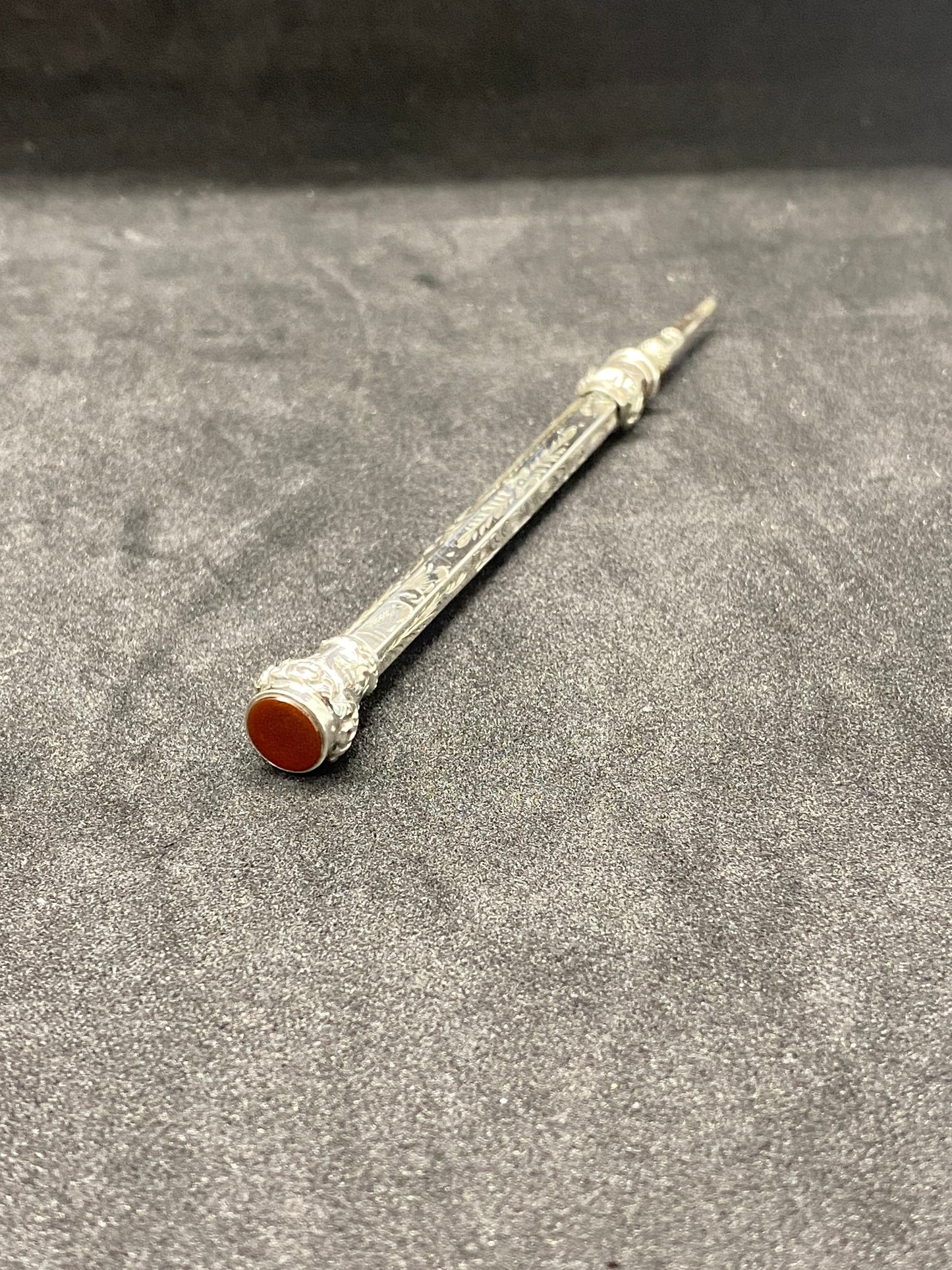 Lápiz propulsor antiguo de plata esterlina con tapa con sello de cornalina
