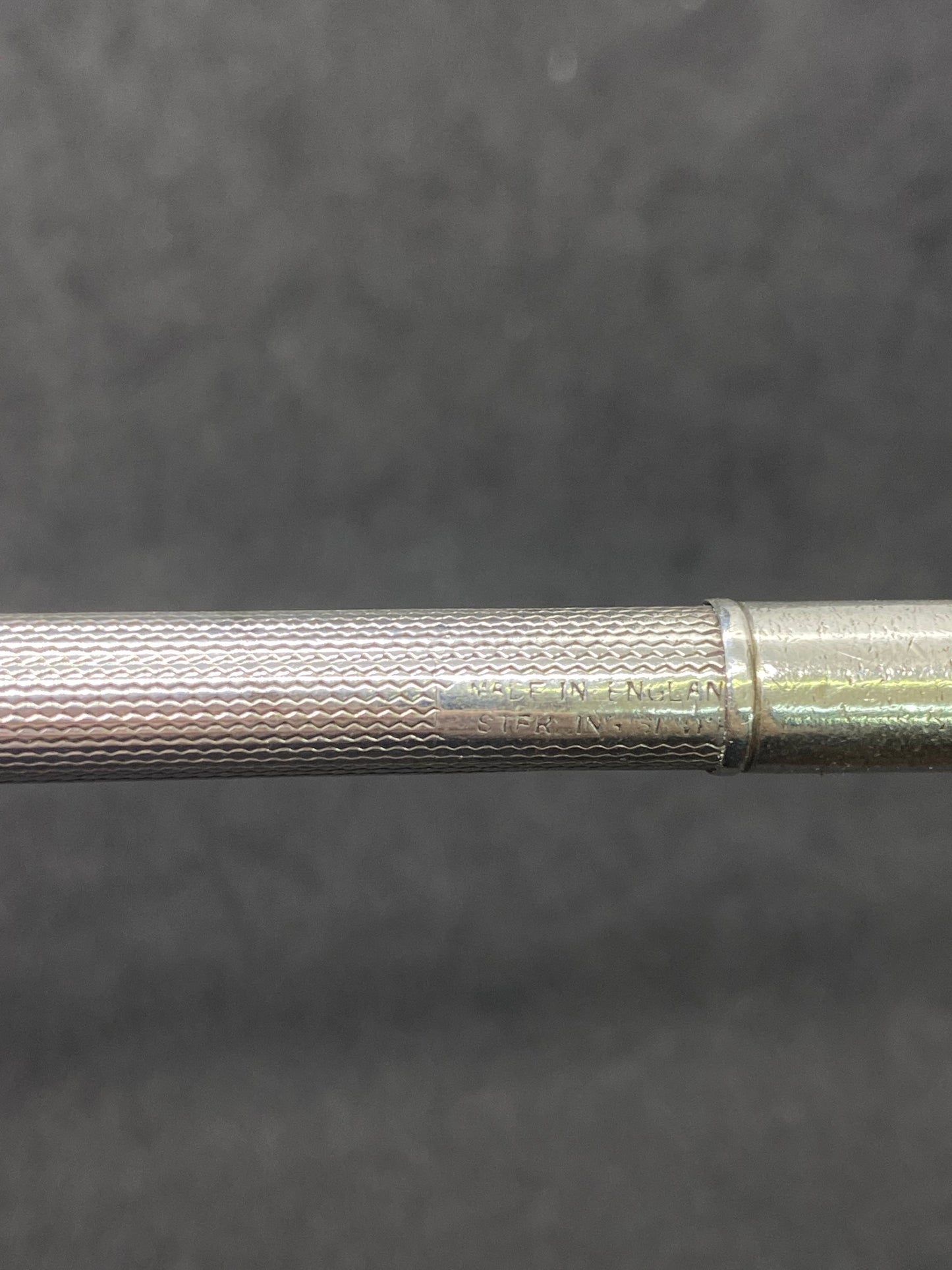 Portaminas antiguo de plata, posiblemente antiguo, con lazo Chatelaine