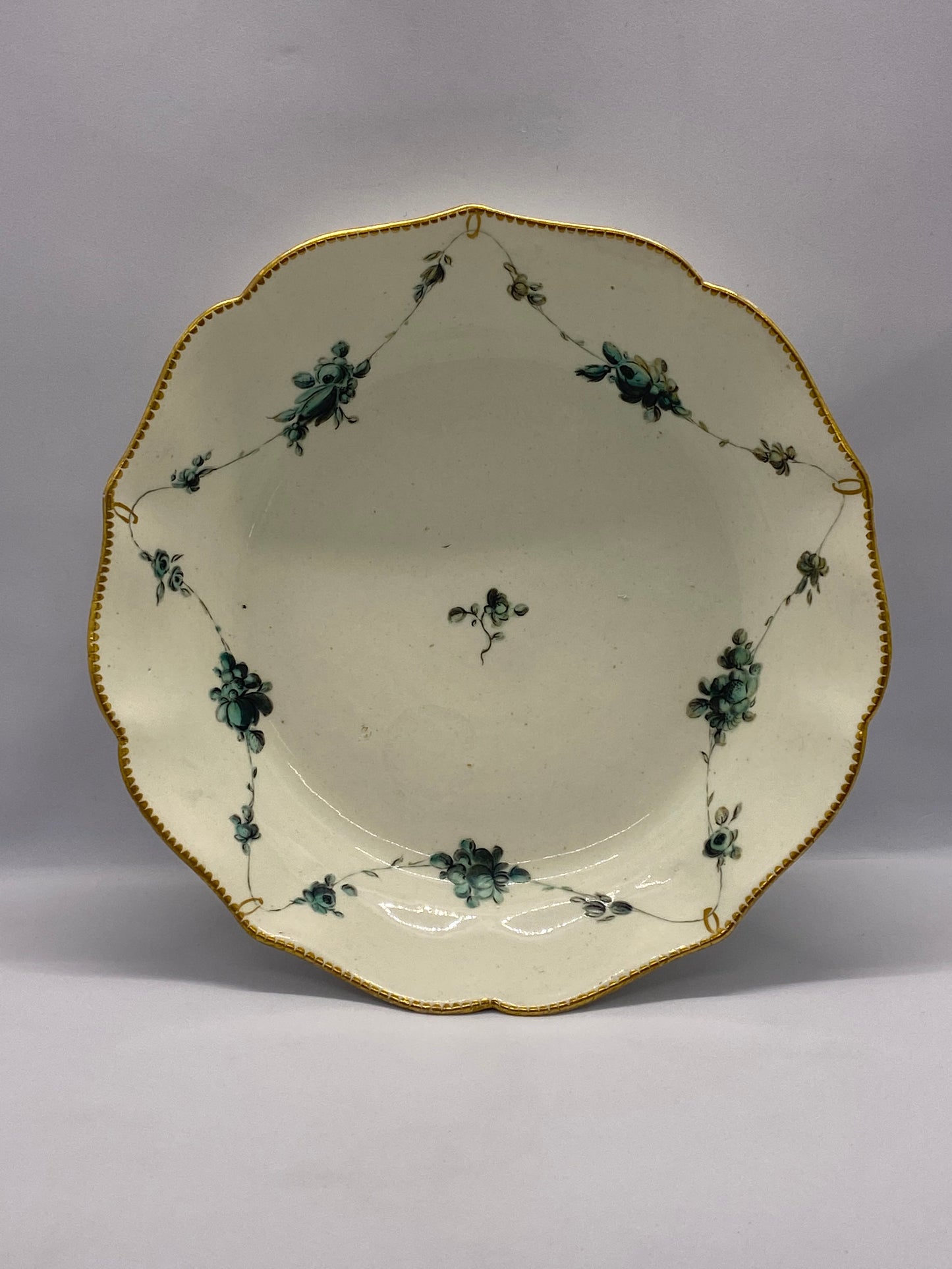 Raro cuenco georgiano Chelsea-Derby dorado y de porcelana, c. 1770-83