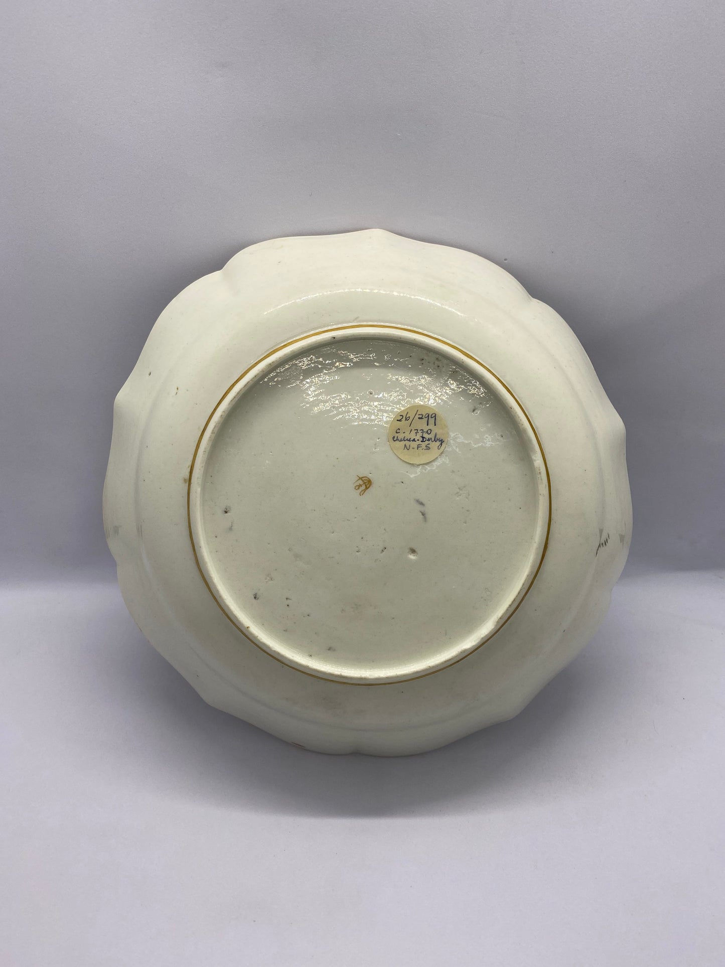 Raro cuenco georgiano Chelsea-Derby dorado y de porcelana, c. 1770-83