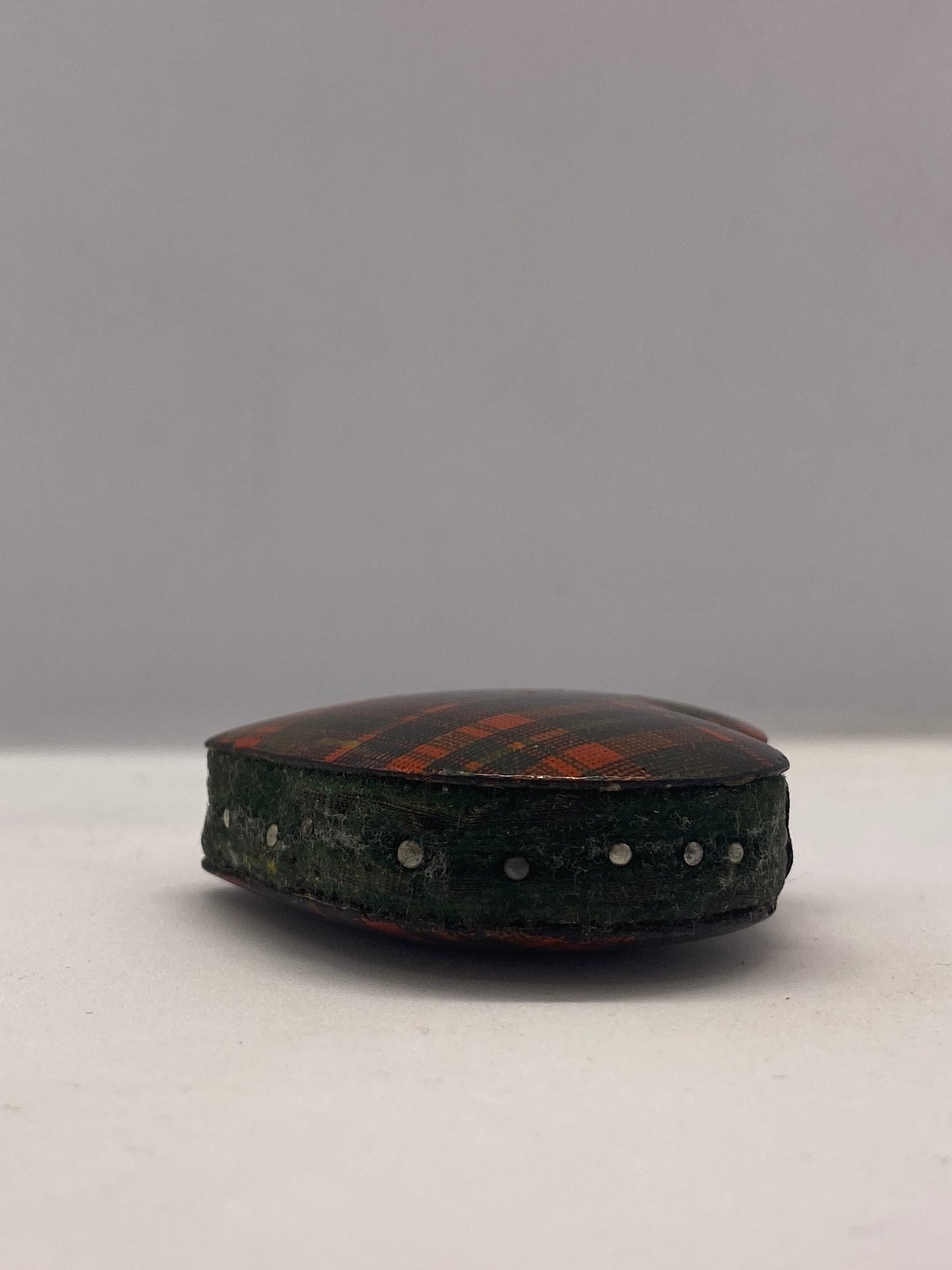 Alfiletero victoriano de tartán en forma de corazón