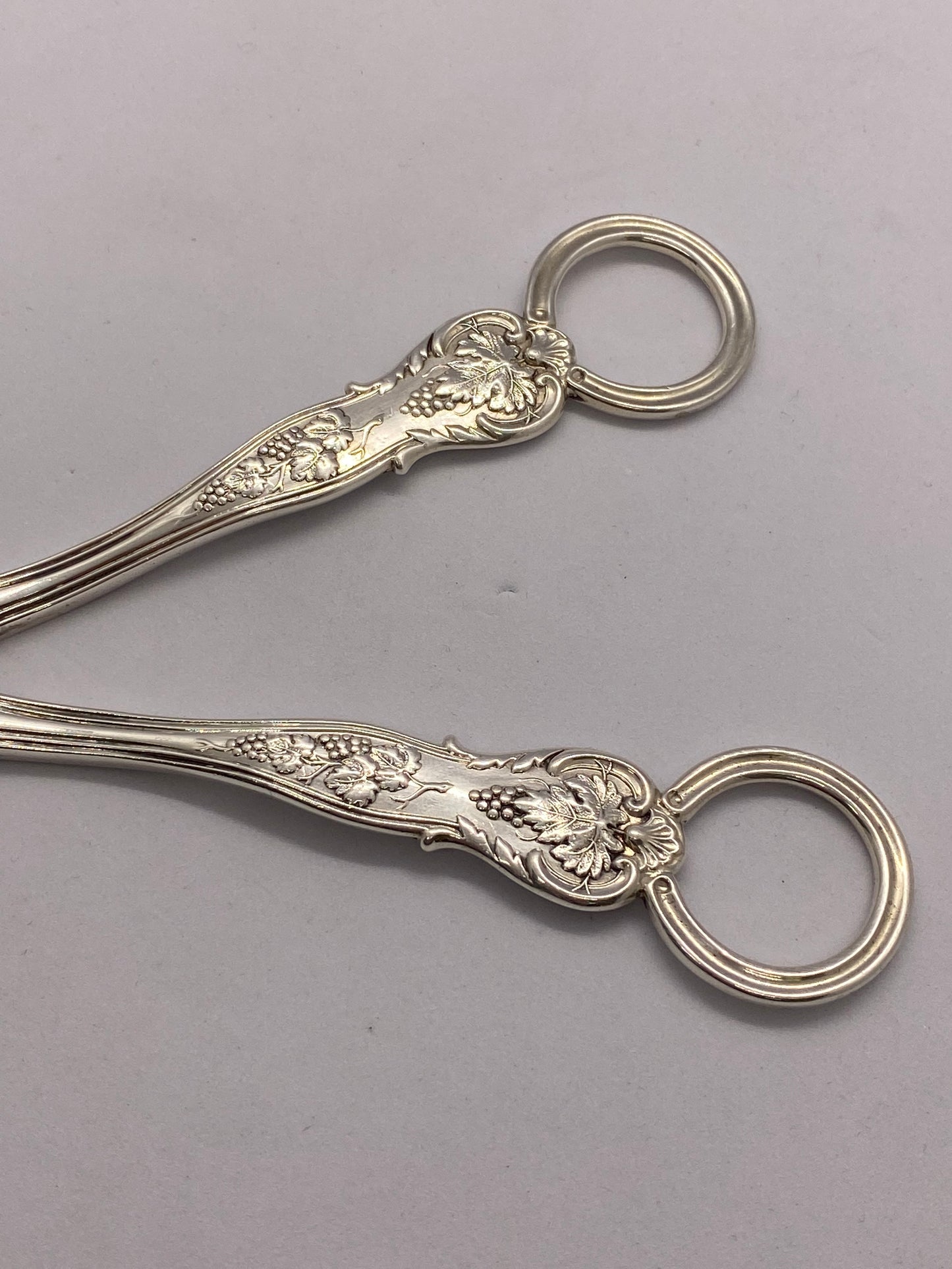 Tijeras victorianas antiguas de plata de ley para uvas, Chawner & Co (época de George Adams), Londres, 1876