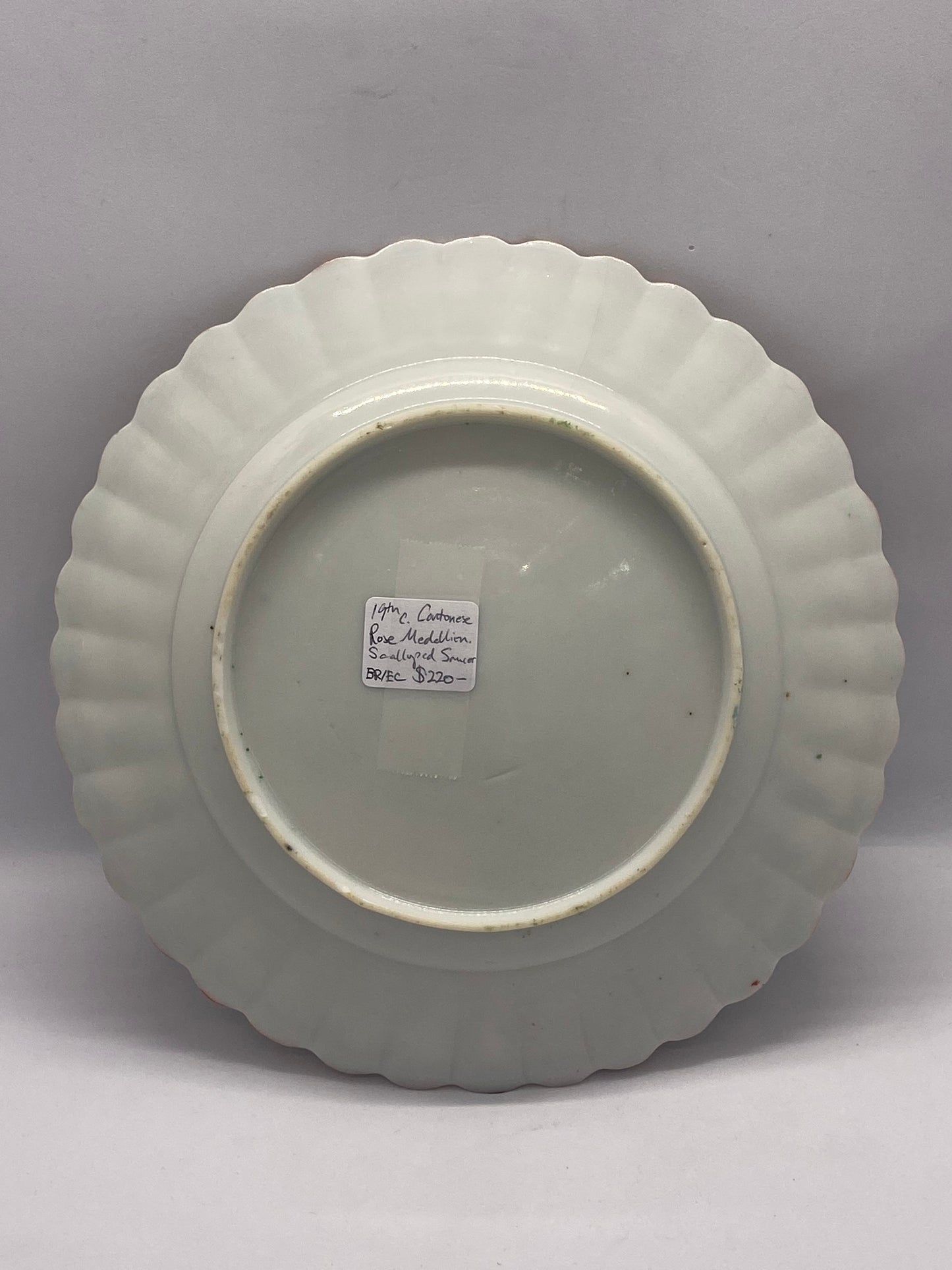 Plato medallón rosa de exportación de Cantón, de mediados a finales del siglo XIX, con patrón festoneado - 3 de 3.
