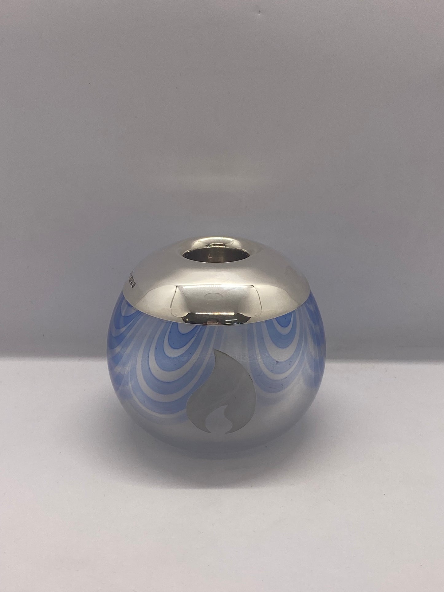 Portacerillas/encendedor británico vintage con vidrio soplado a mano y borde de plata esterlina