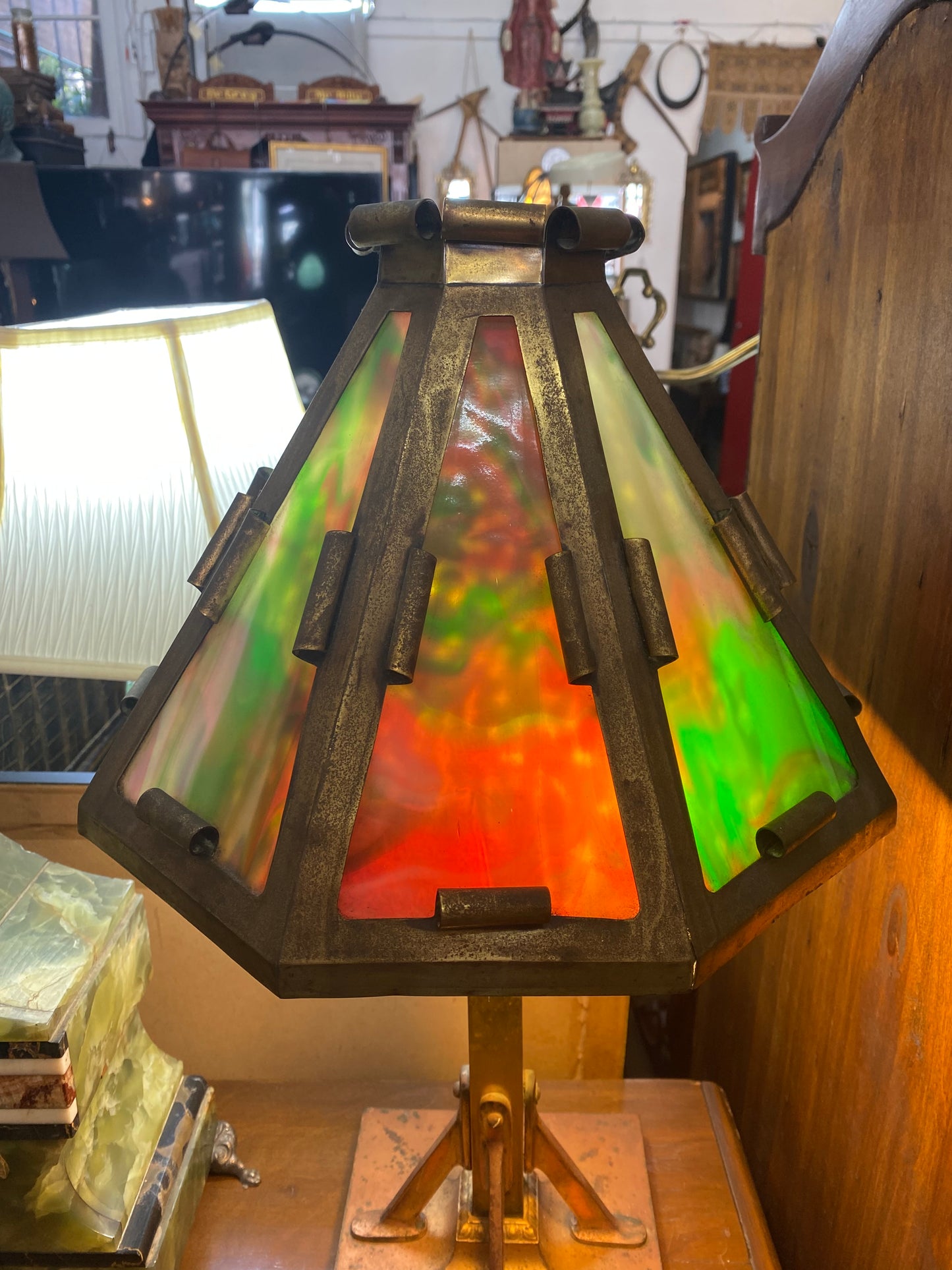 罕见的美国工艺美术灯,带粉色和绿色矿渣玻璃灯罩