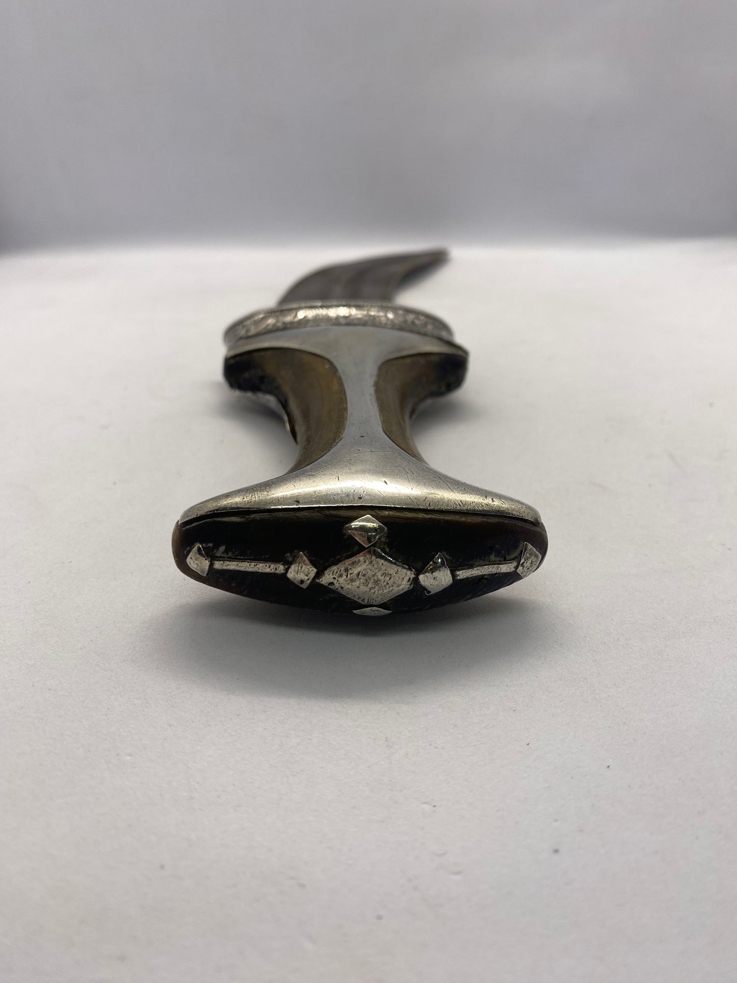 Daga ceremonial Khanjar antigua de plata y cuerno de Omán (Jambiya)