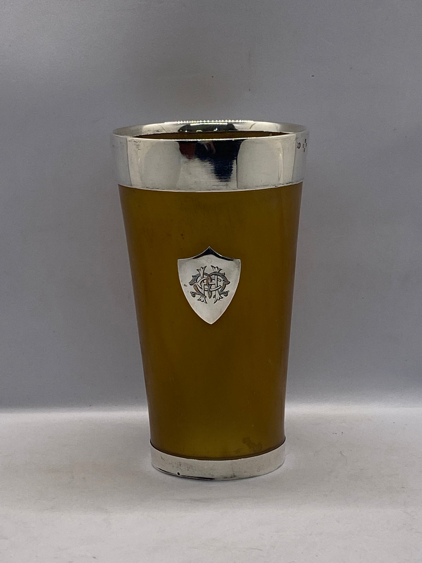 Vaso de cuerno y plata esterlina de George Adams (Chawner & Co.) de la época victoriana