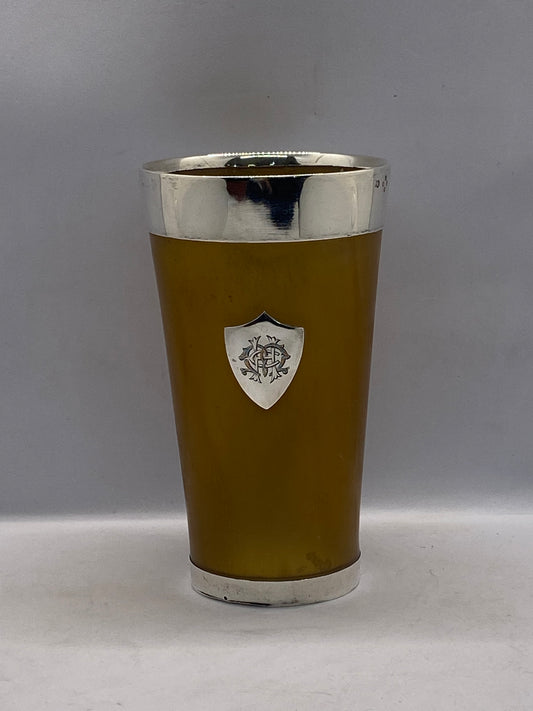 Vaso de cuerno y plata esterlina de George Adams (Chawner & Co.) de la época victoriana