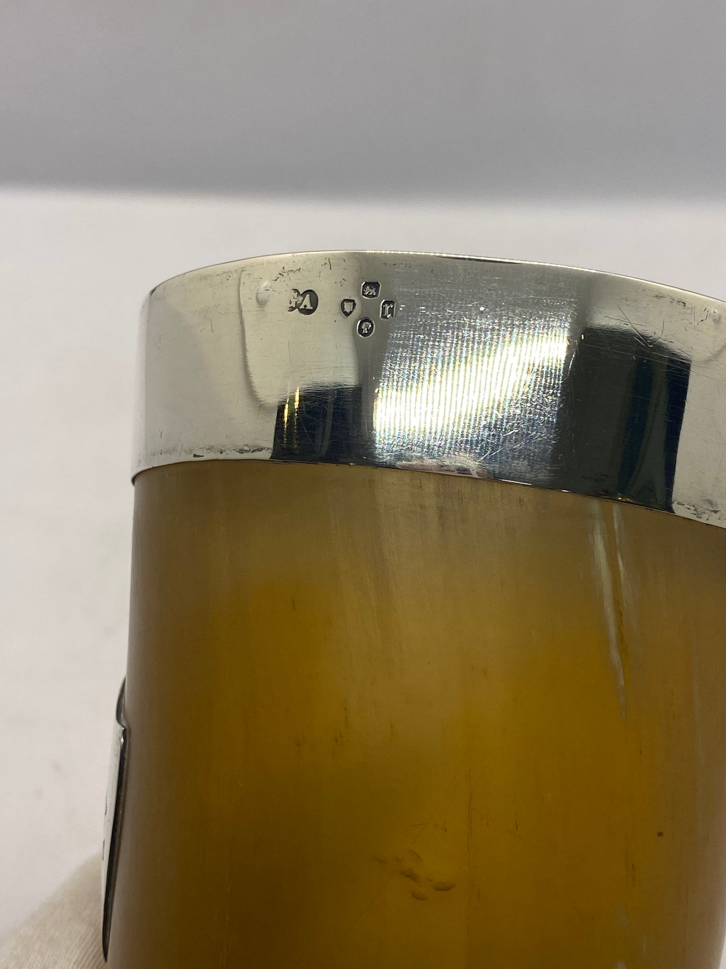 Vaso de cuerno y plata esterlina de George Adams (Chawner & Co.) de la época victoriana