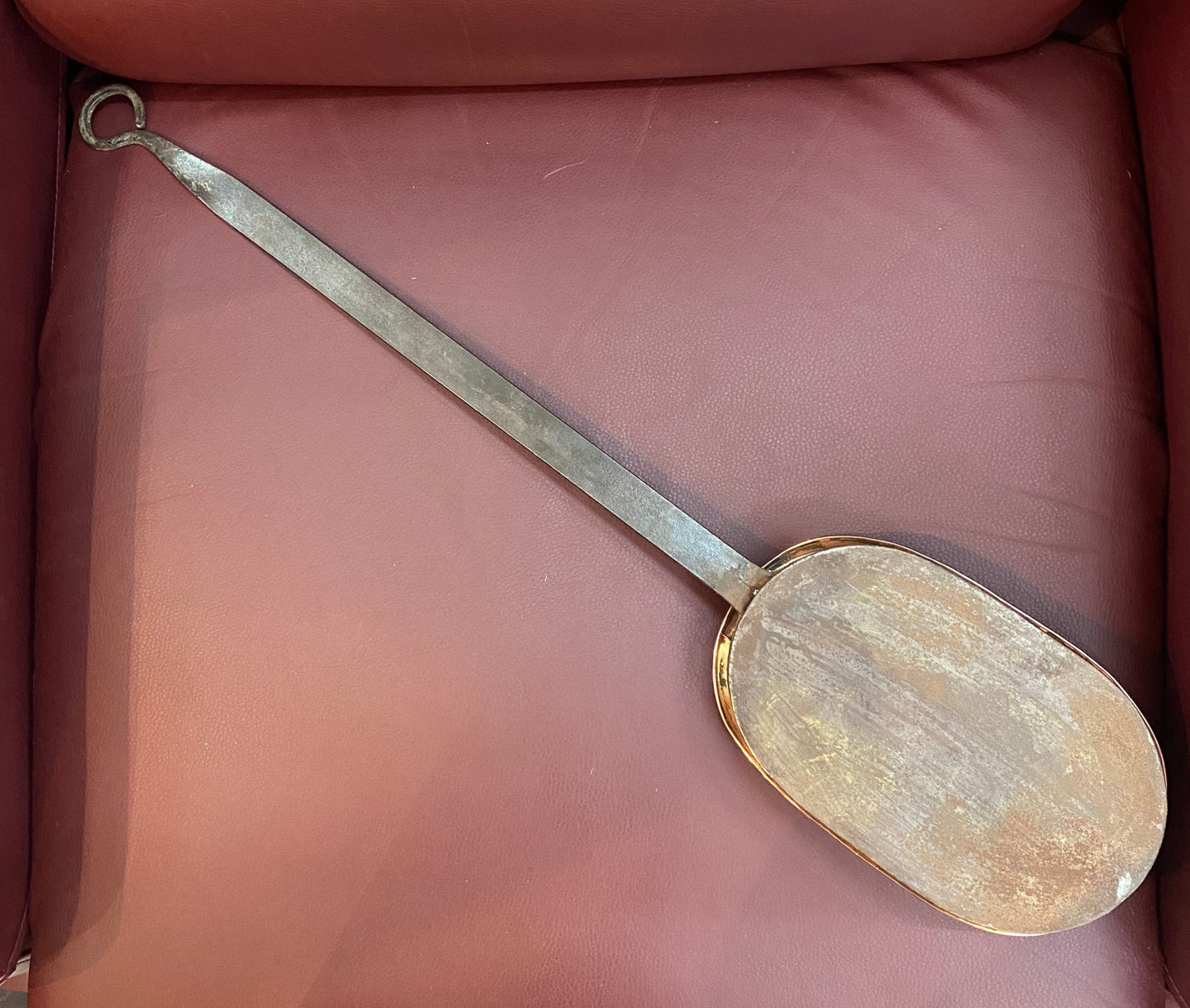 Antigua sartén para asar castañas/calentador de cama de cobre y latón del siglo XIX