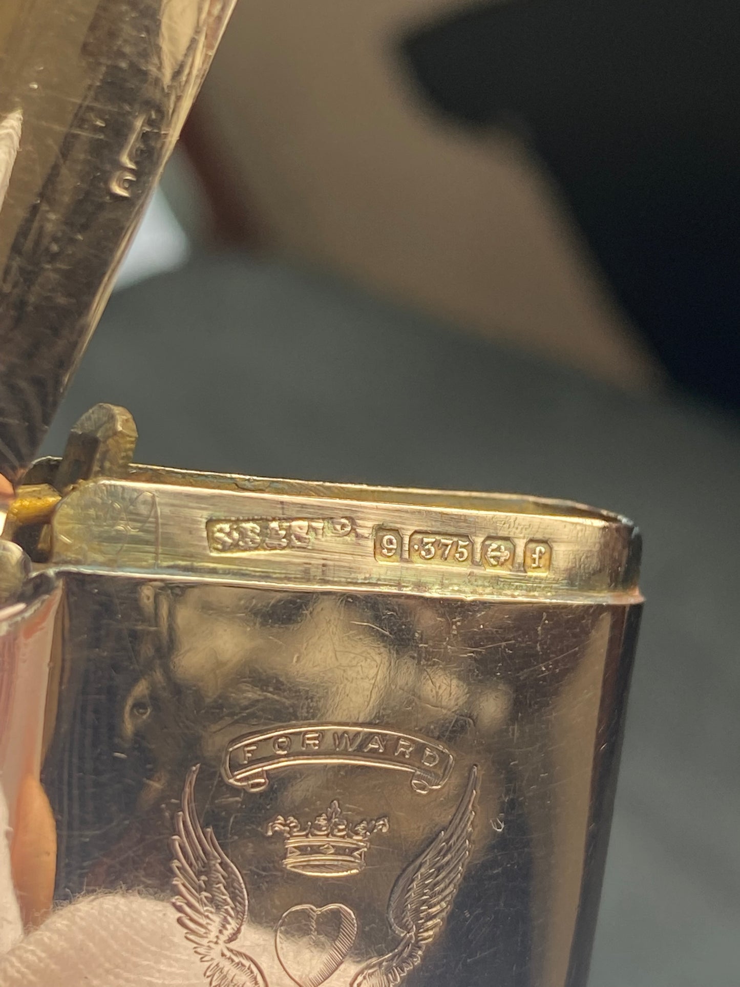 9ct 爱德华风格金质维斯塔表壳,刻有“前进”和布鲁斯之心