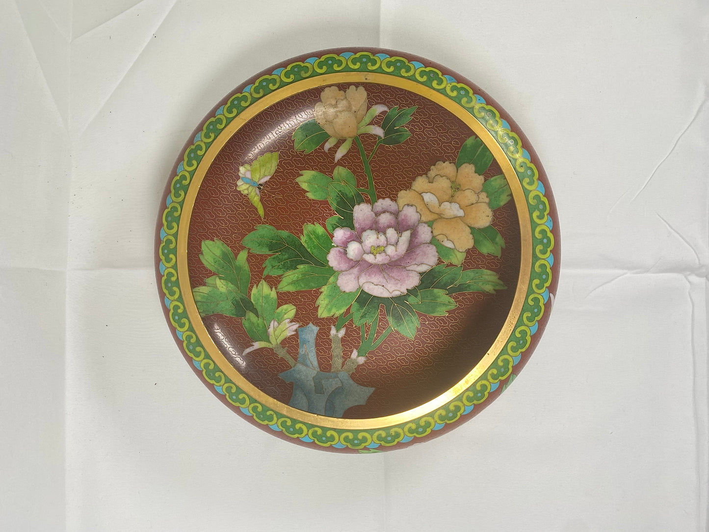 Cuenco chino de cloisonné floral burdeos del siglo XX