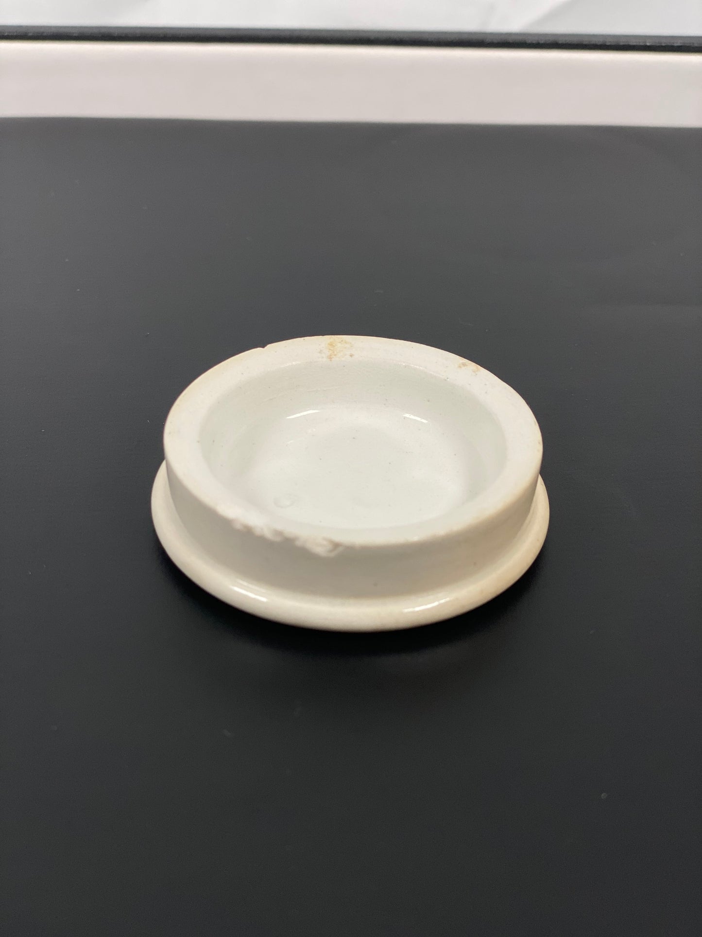 Tapa de boticario victoriano del siglo XIX, con transferencia de loza, para ungüento de ojos dorados