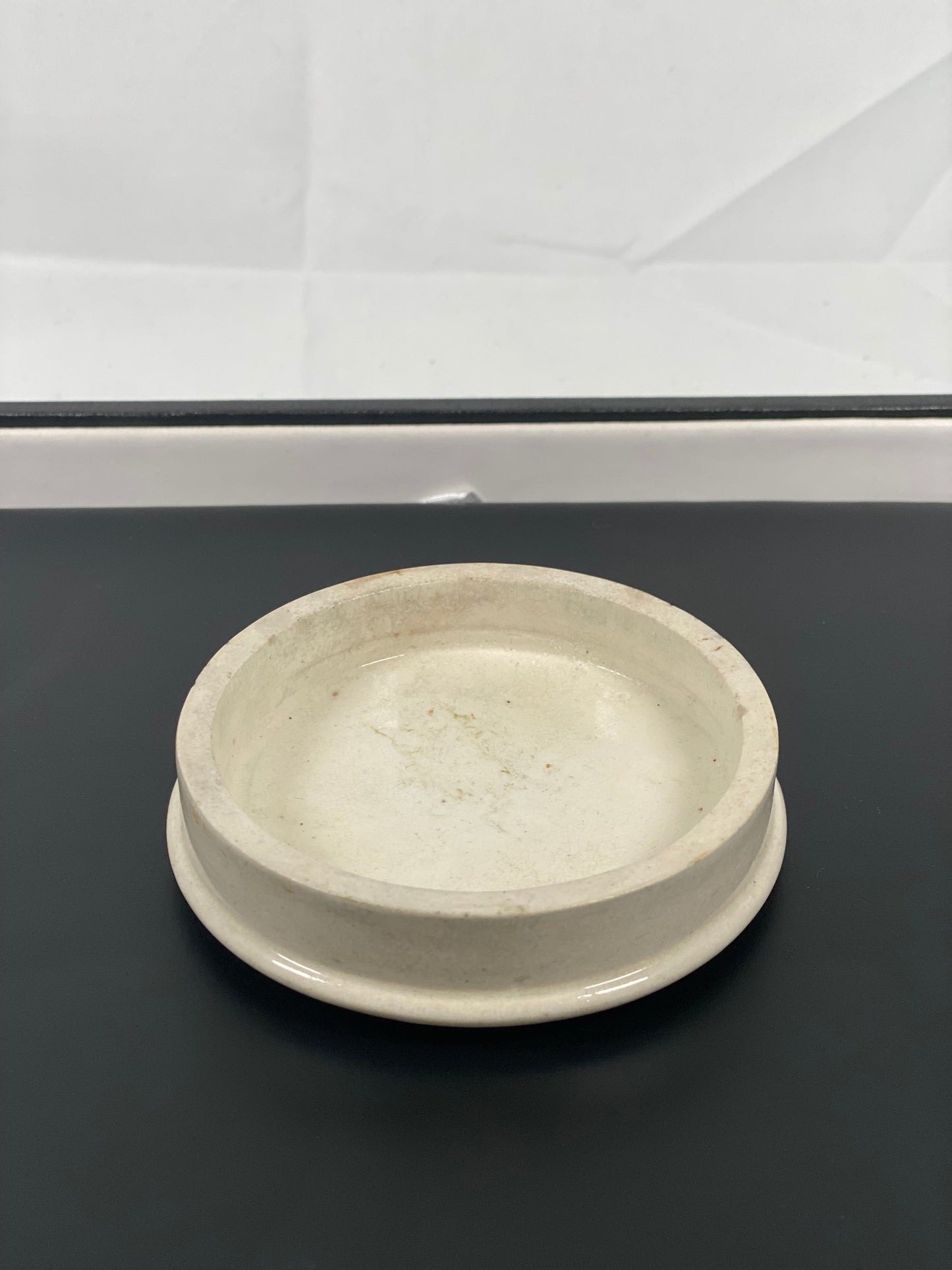 Tapa de olla de crema fría de rosas de loza transferible de la Sociedad Cooperativa del Ejército y la Marina Victoriana del siglo XIX Ltd.