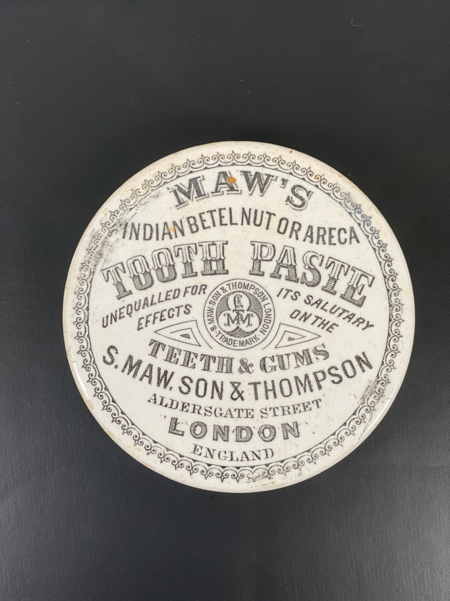 Tapa de bote de pasta de dientes de nuez de betel o areca de Maw's, estilo victoriano del siglo XIX