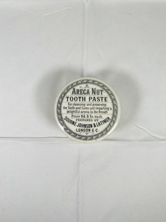 Tapa de bote de pasta de dientes Areca de loza victoriana de mediados a finales del siglo XIX, Bourne Johnson & Latimer