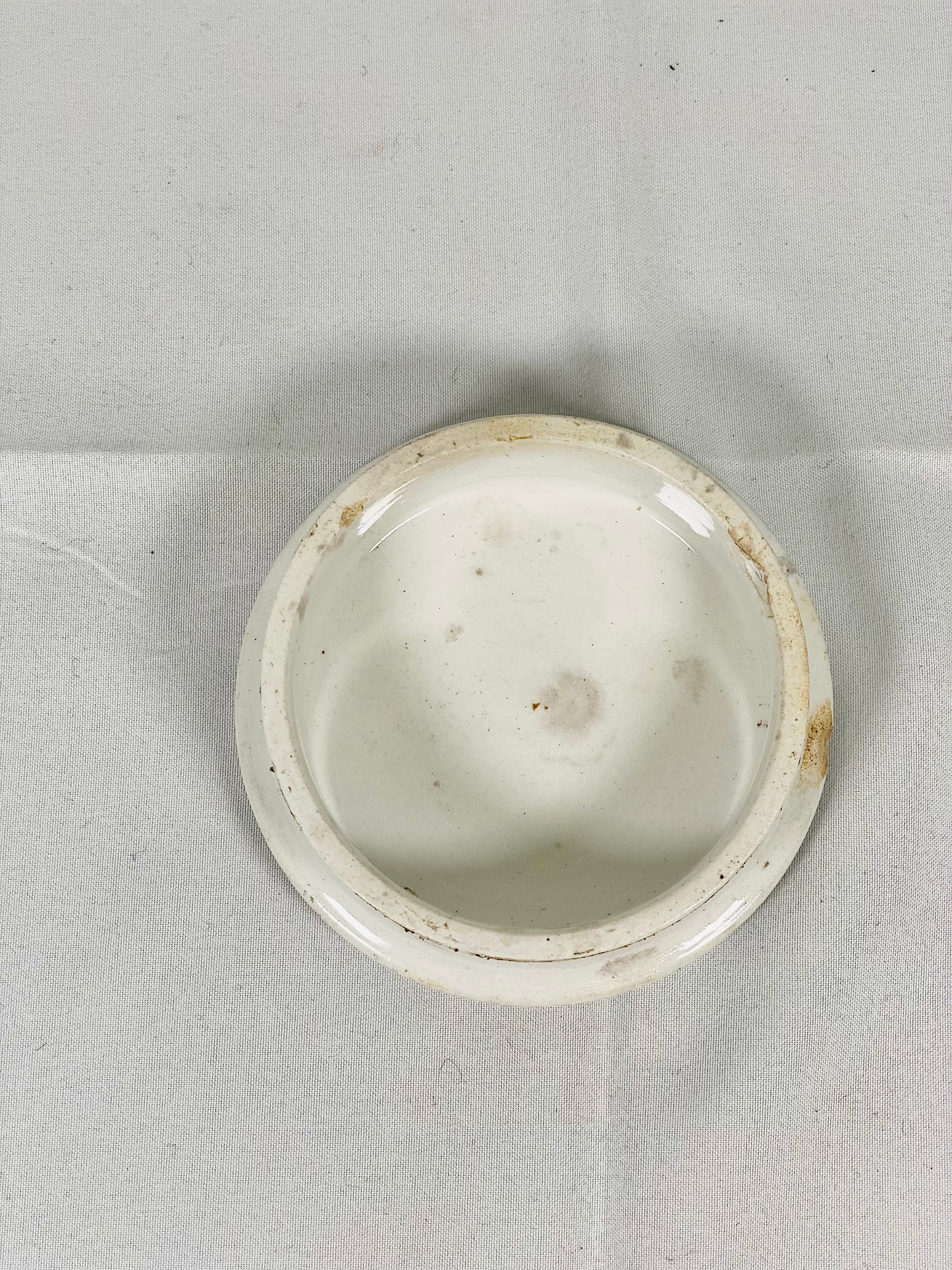 Excelente motivo de cereza: tapa de bote de pasta de dientes de cereza de loza victoriana de finales del siglo XIX