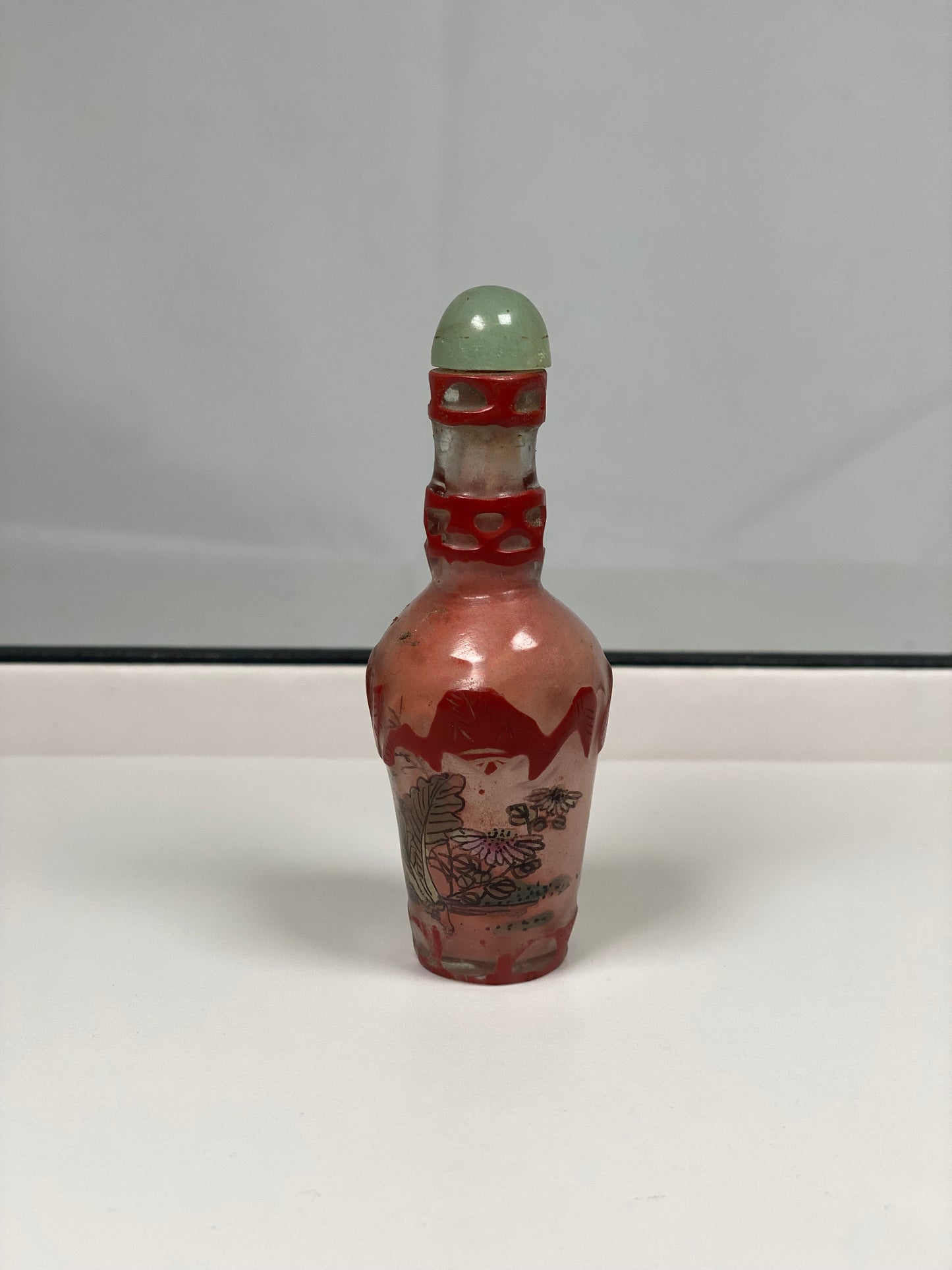 Botella de rapé china del siglo XX con pintura roja al revés