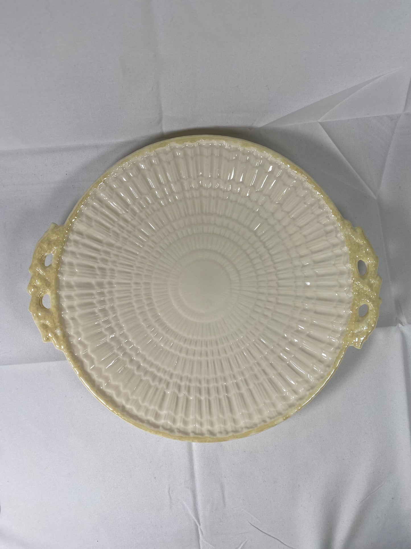 复古 Belleek 蛋糕盘,采用 Limpet 图案,第 5 届绿色标志