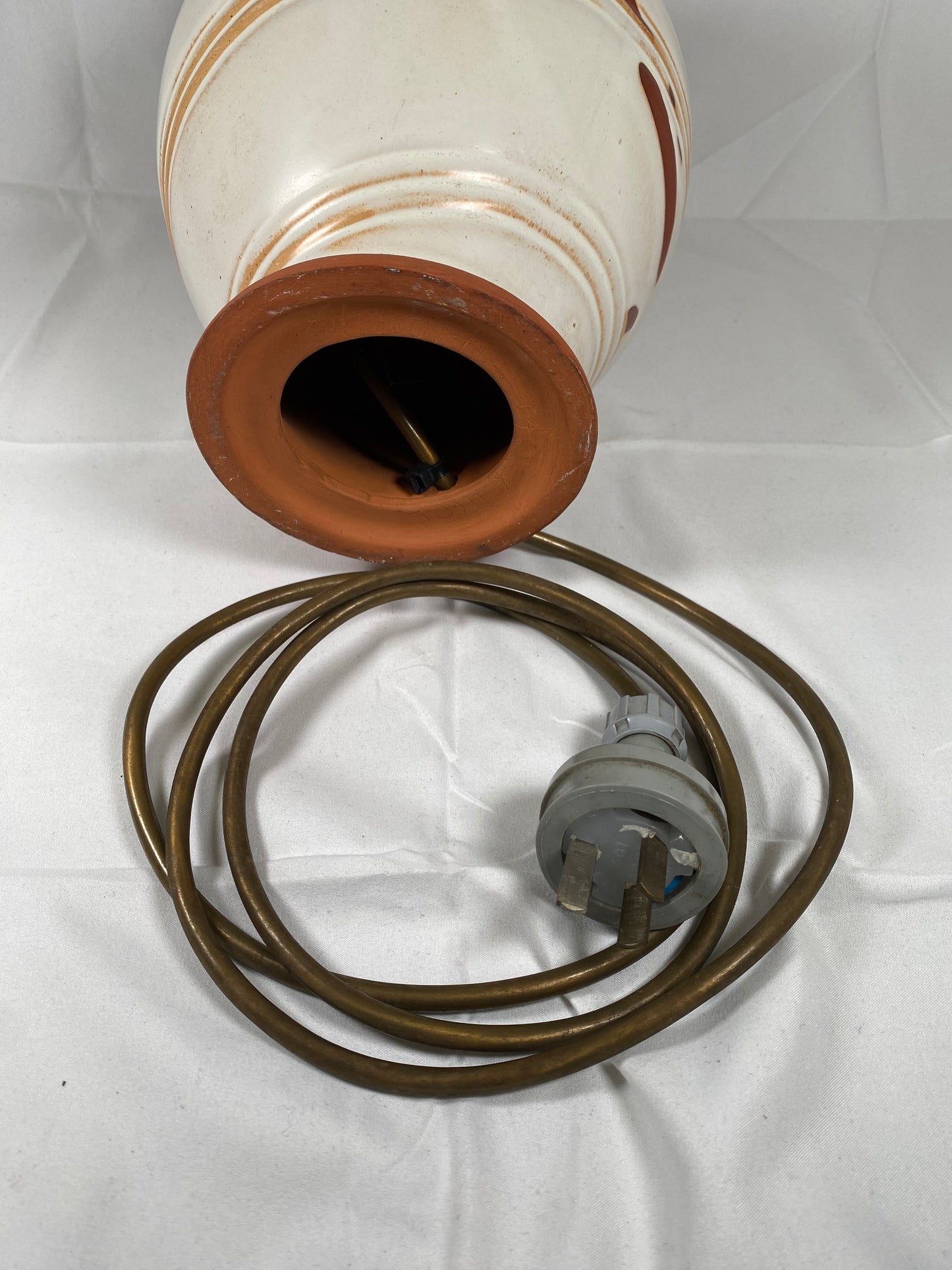 复古爱尔兰陶器灯,Stewart's of Lucan,重新接线以符合澳大利亚标准