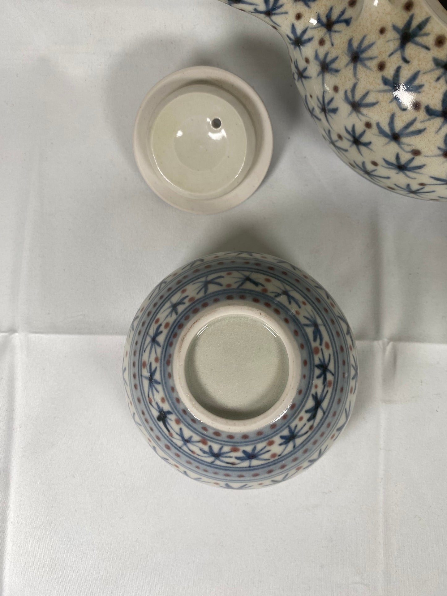 精美的爱尔兰手工彩绘陶器茶具,约 20 世纪 80 年代