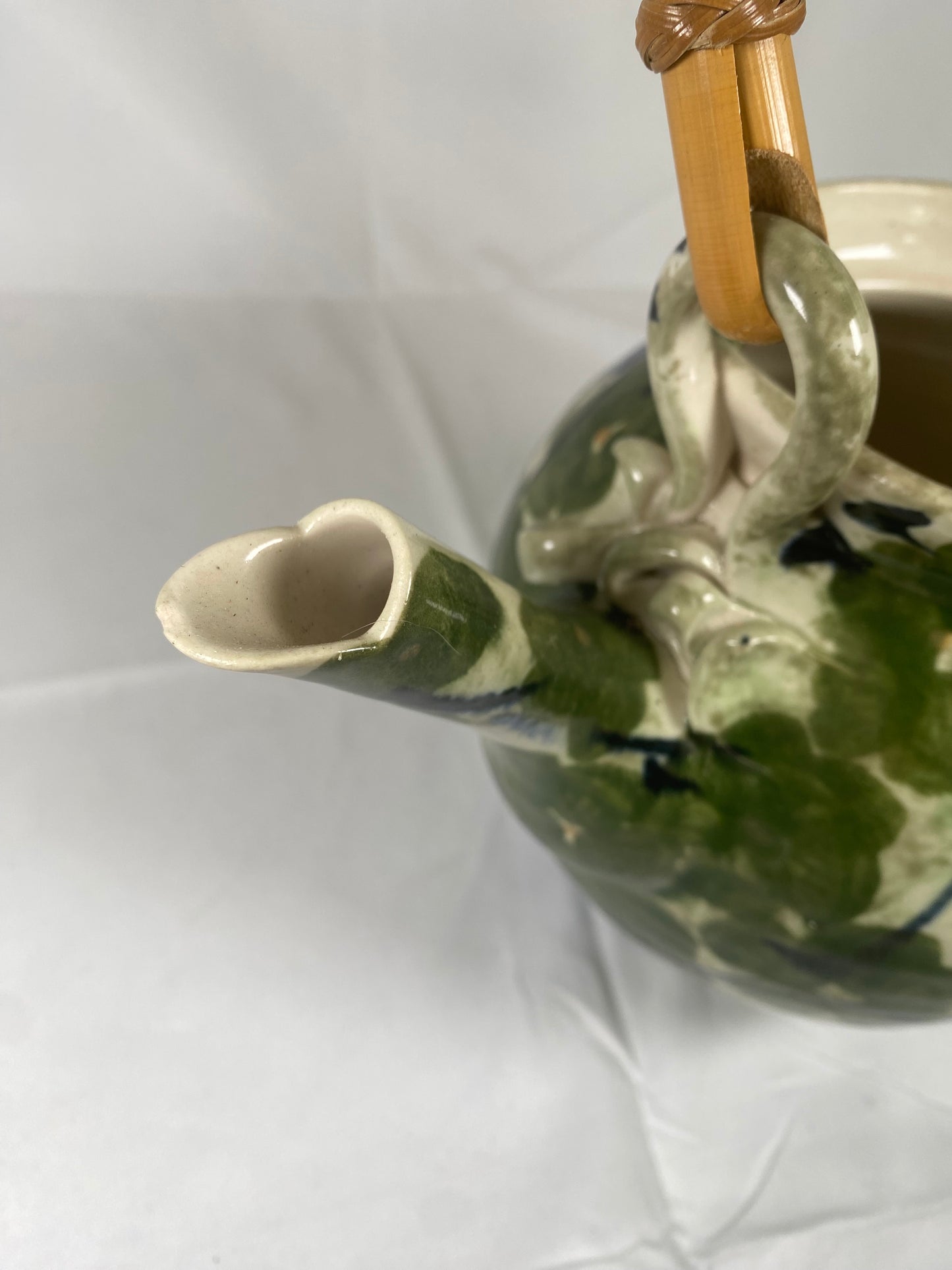 漂亮的老式爱尔兰手工彩绘陶制茶壶,大约 20 世纪 80 年代