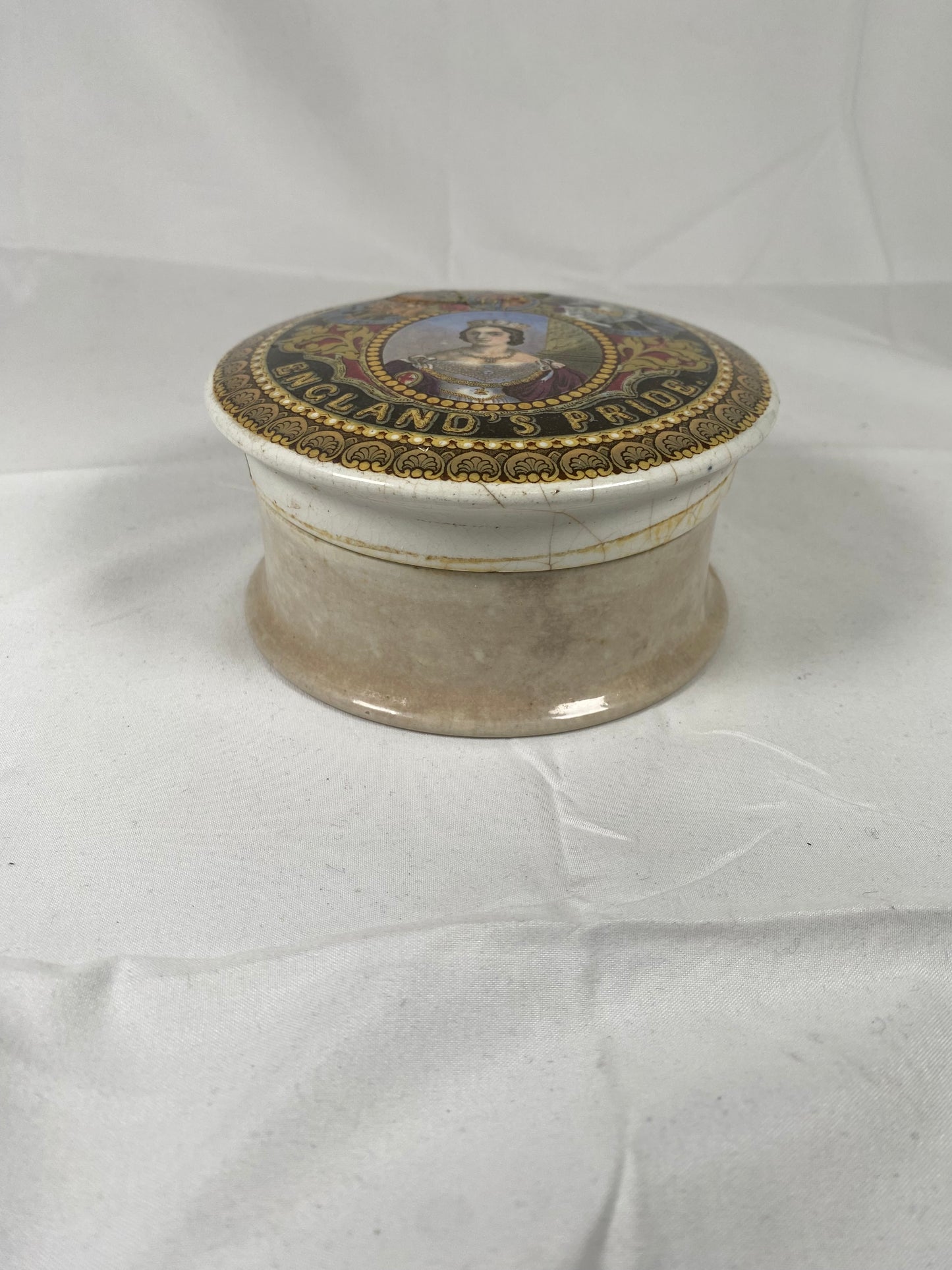 Rara olla victoriana Prattware con tapa de la joven reina Victoria, "Orgullo de Inglaterra".