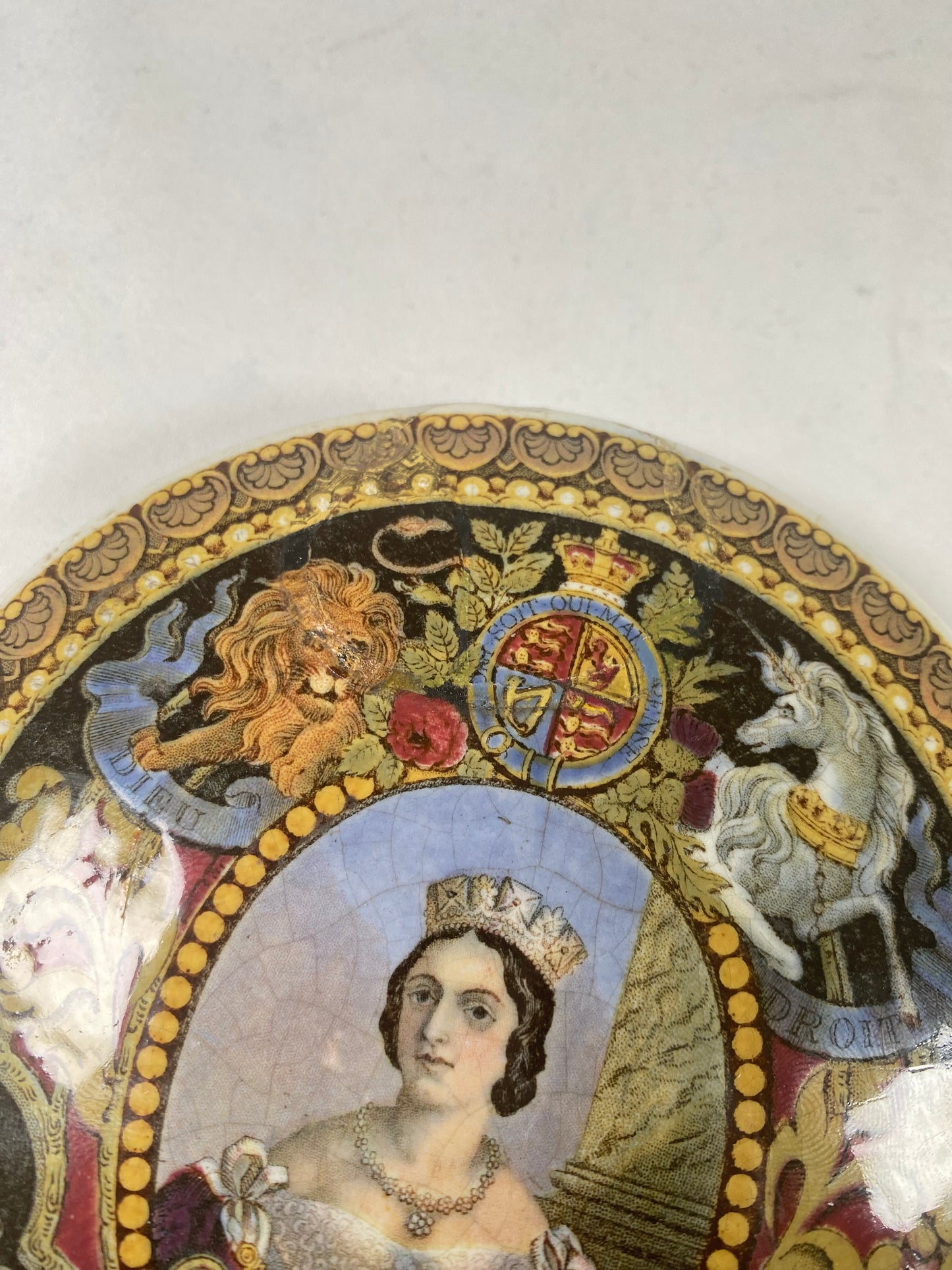 Rara olla victoriana Prattware con tapa de la joven reina Victoria, "Orgullo de Inglaterra".