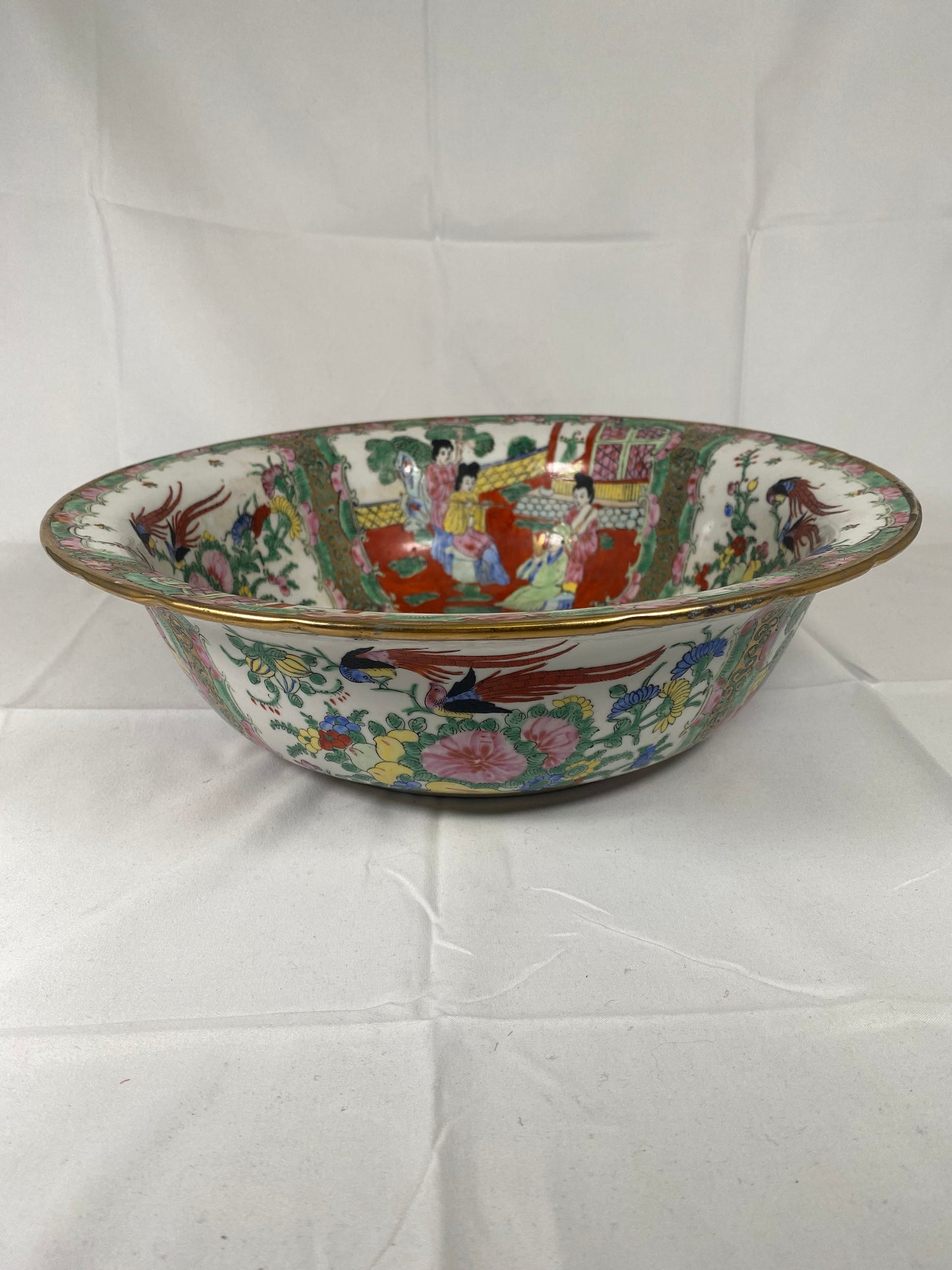 Early to mid 20th century Chinese Rose Medallion porcelain basin bowl