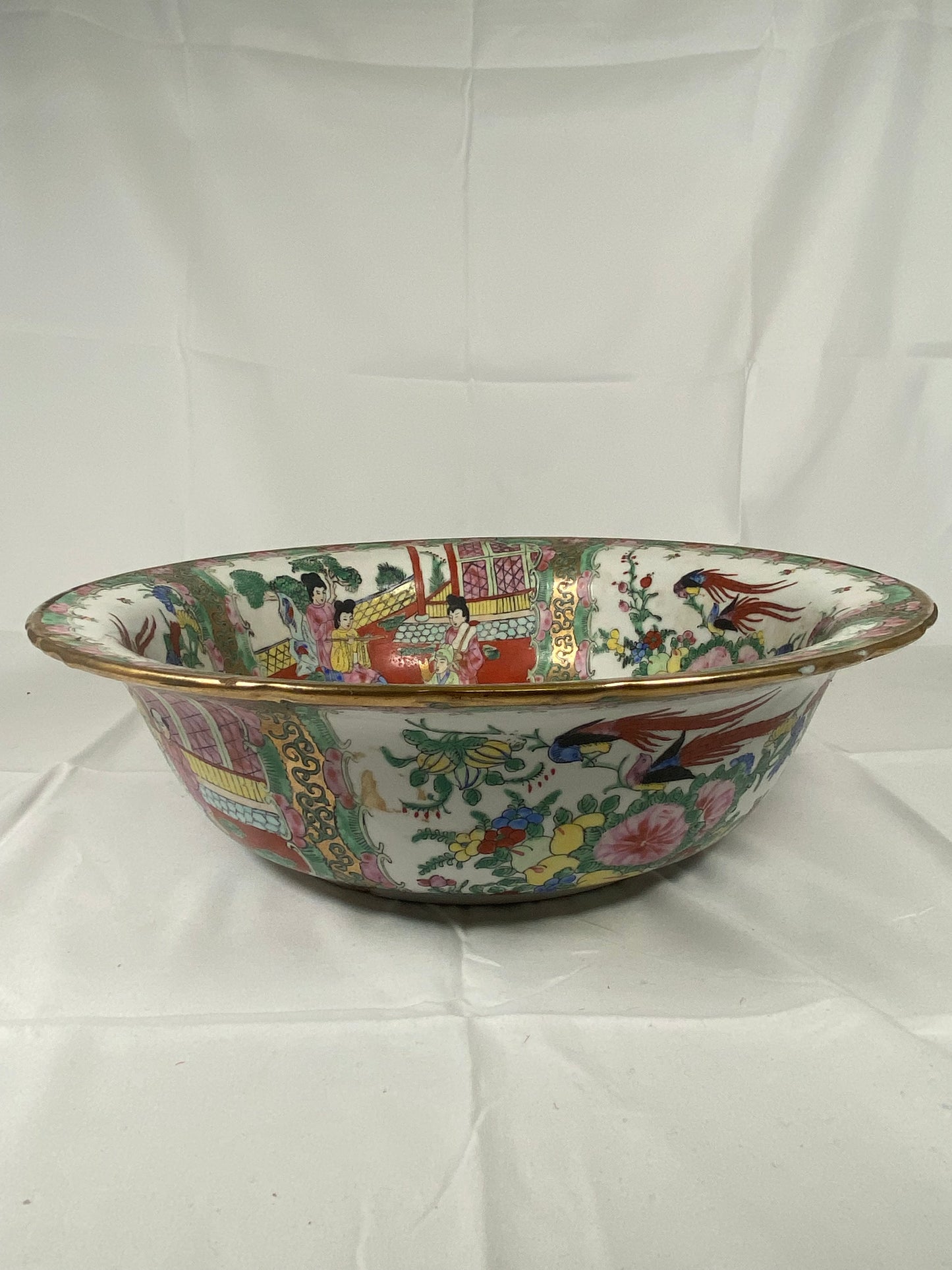 Early to mid 20th century Chinese Rose Medallion porcelain basin bowl