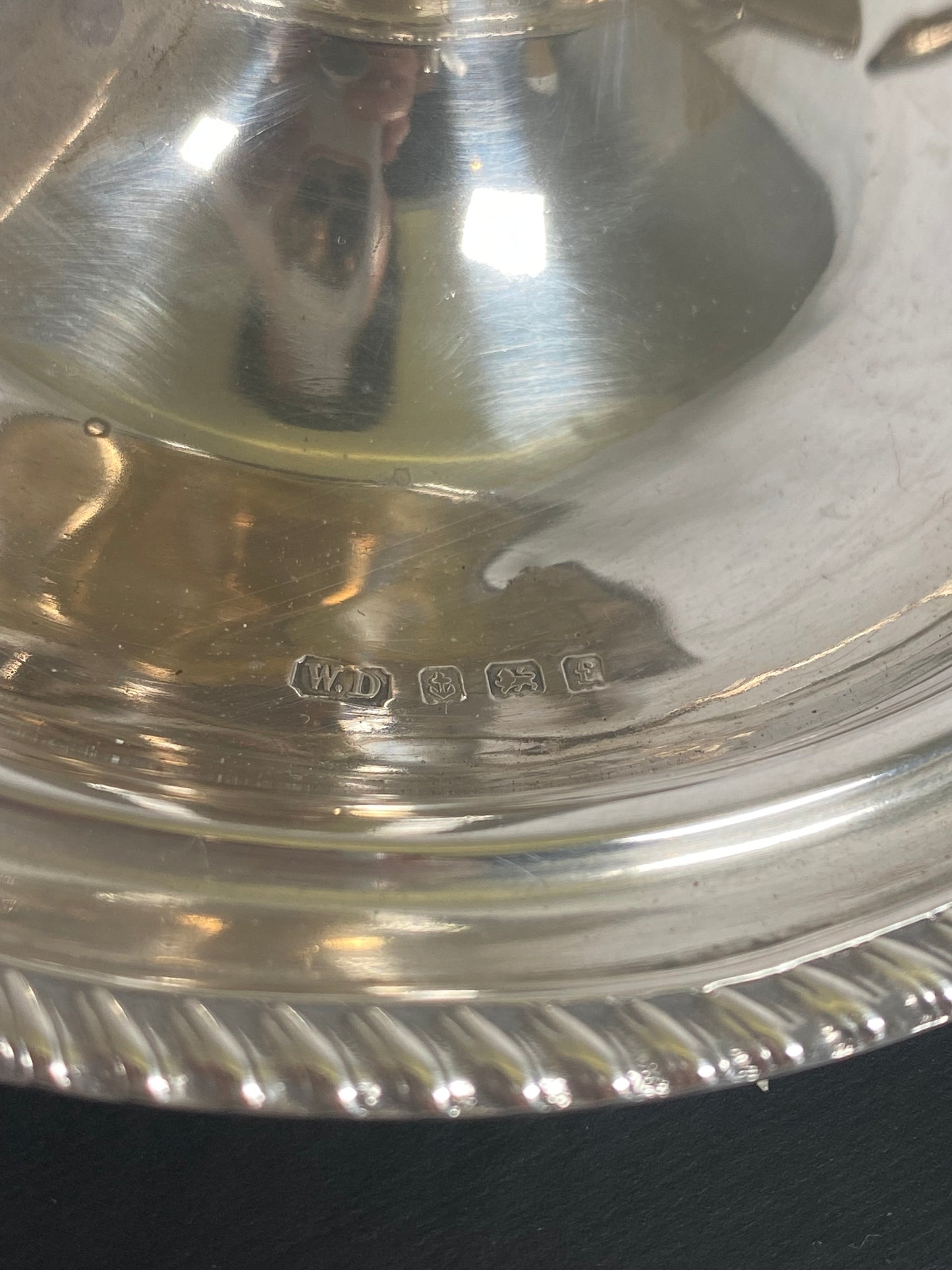 古董英国纯银火柴盒/烟灰缸,威廉·德文波特 (William Devenport) 制作,1905 年