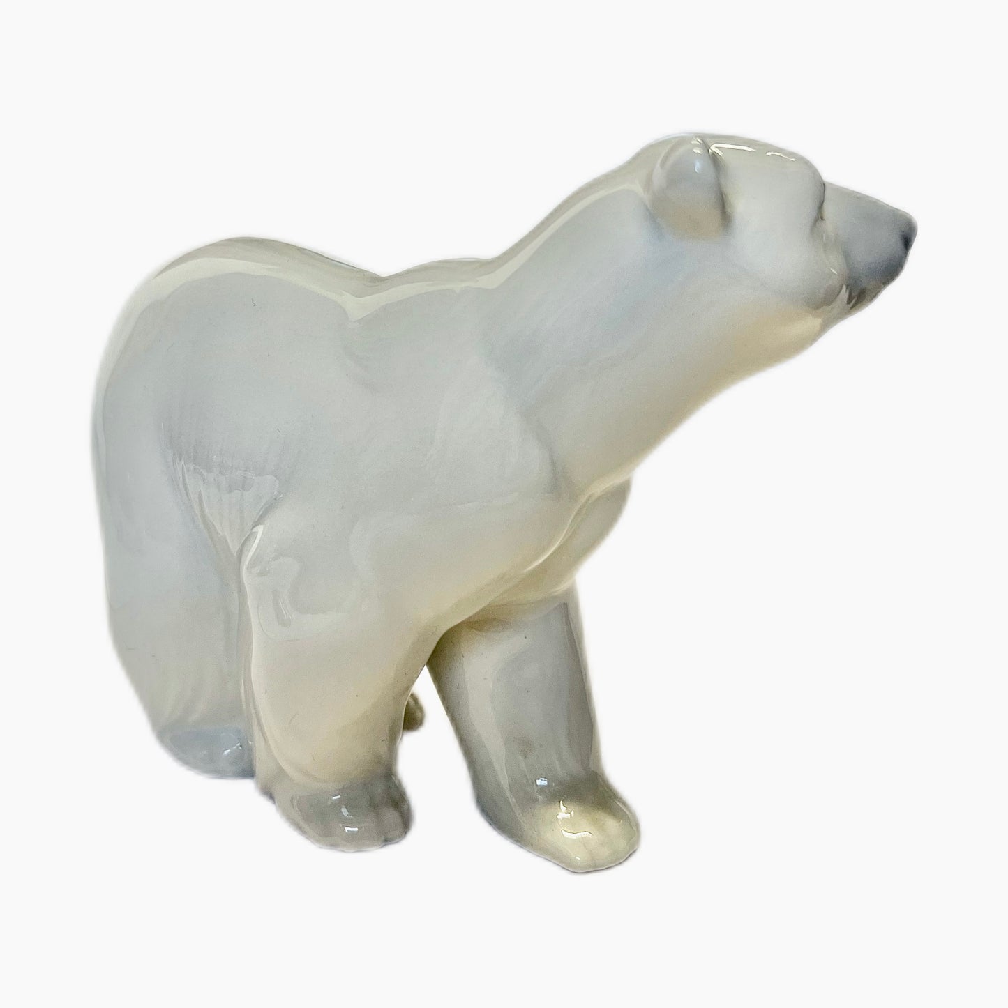 Vintage Lladro "Attentive Polar Bear" porcelain figurine, circa 1980s