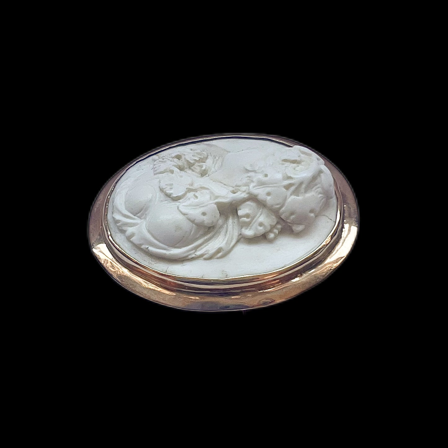 Regency period 9ct gold and white lava cameo brooch