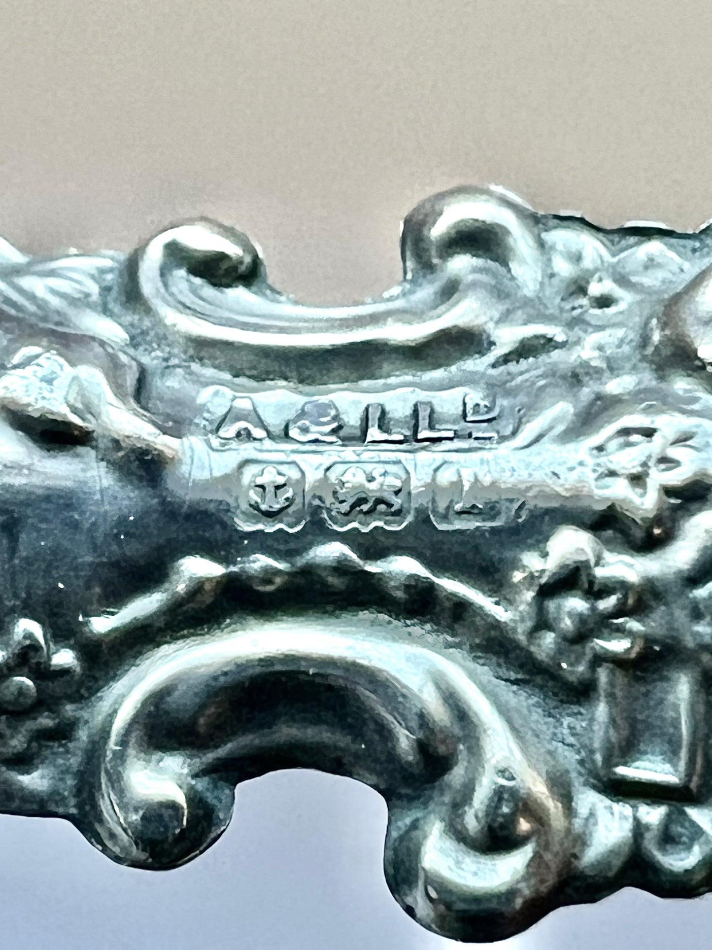 古董乔治五世纽扣钩，手柄带纯银，手柄上有检验标记，为 Adie &amp; Lovekin Ltd 制造，伯明翰，1919 年