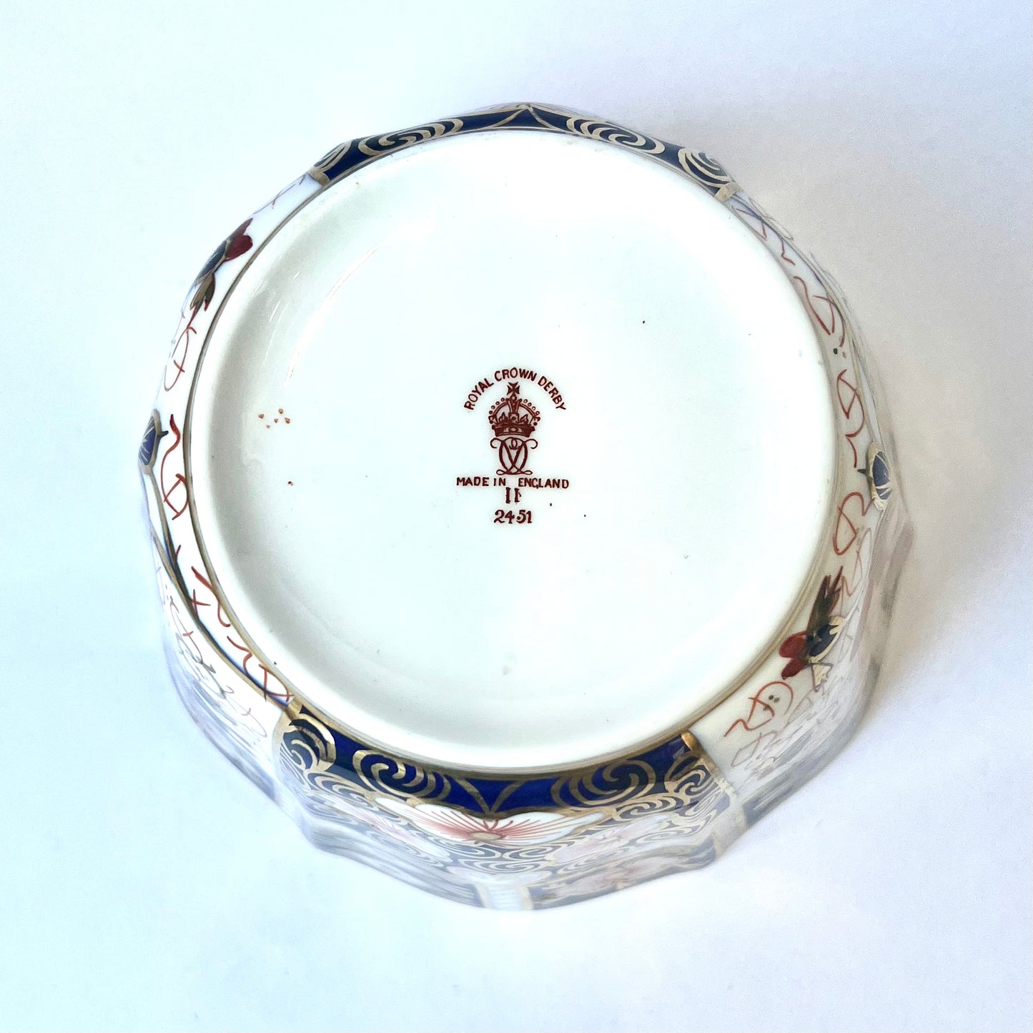 Vintage Royal Crown Derby Royal Crown Derby Traditional Imari tea service waste bowl, circa 1939