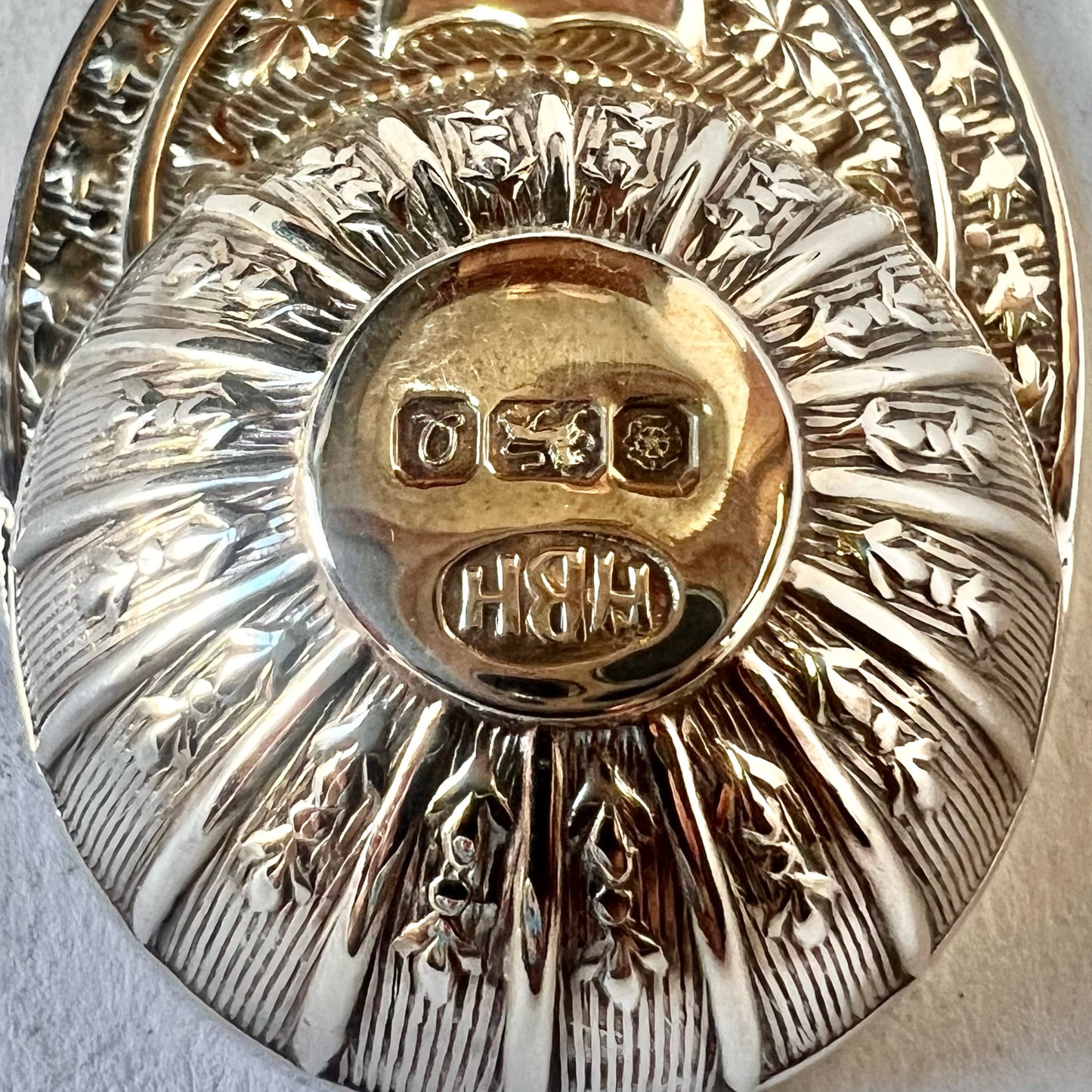 Antique QEII sterling silver novelty jockey cap tea caddy spoon