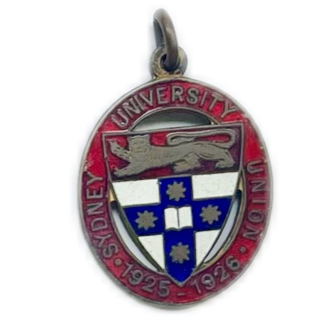 Near antique Sydney University Student Union enamel membership badge from 1925-1926