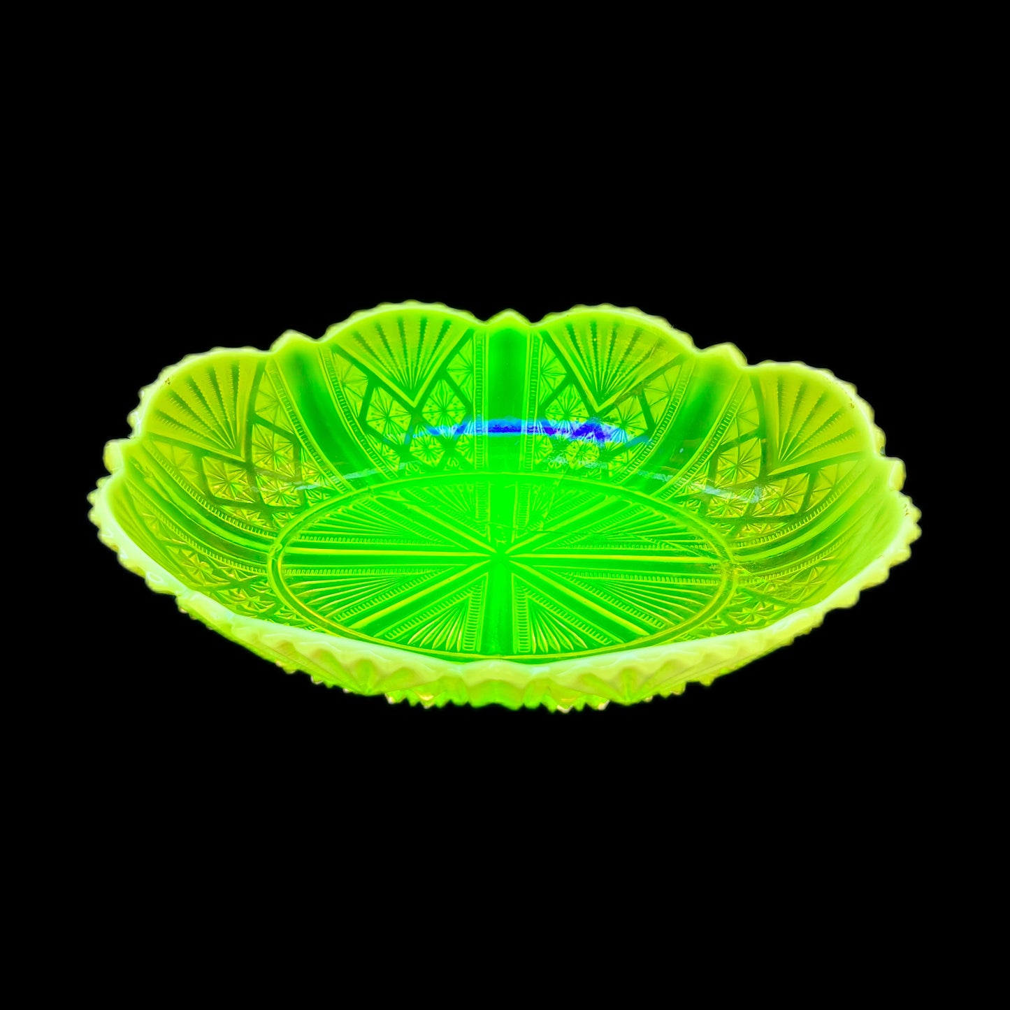 Stunning late Victorian uranium yellow vaseline glass dish circa 1890s to 1900s