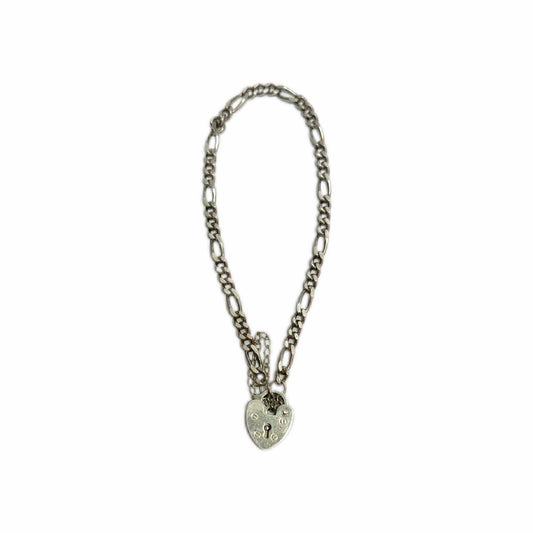 Alegant sterling silver bracelet with heart-shaped padlock and safety chain
